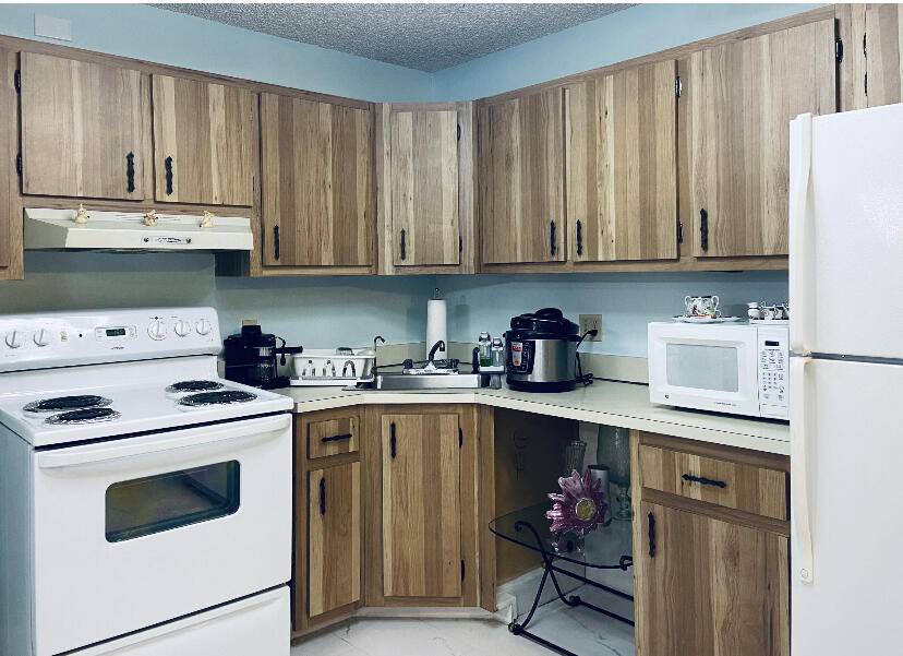 Greenacres, FL 33463,334 Pine Ridge CIR D-2