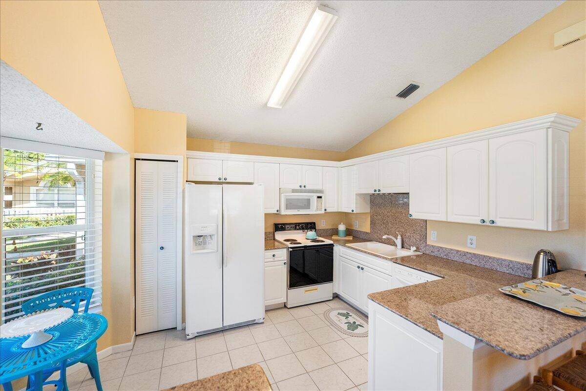 Port Saint Lucie, FL 34986,697 NW San Remo CIR