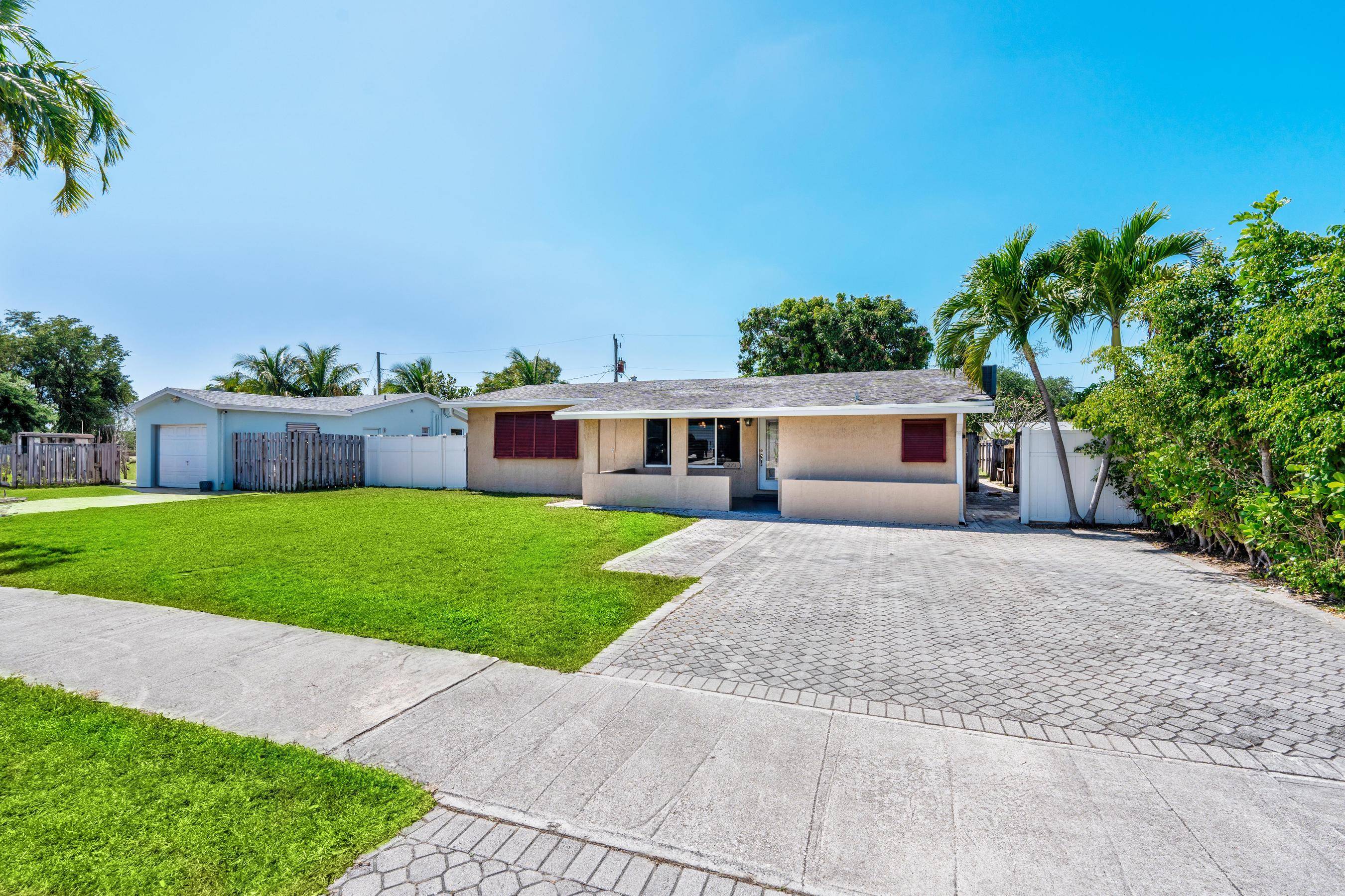 Deerfield Beach, FL 33441,271 SE 8th AVE