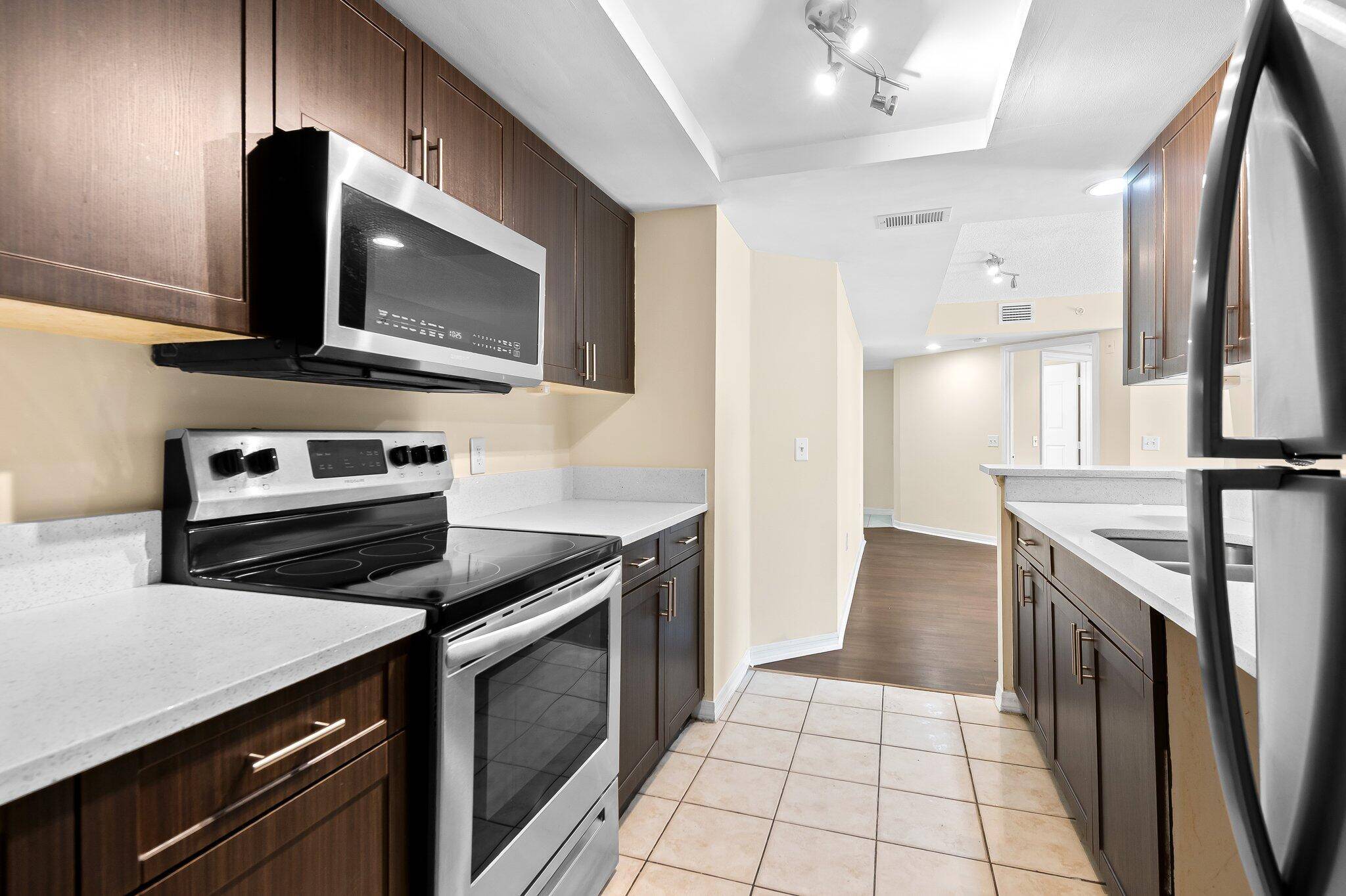 West Palm Beach, FL 33417,4197 N Haverhill RD 204