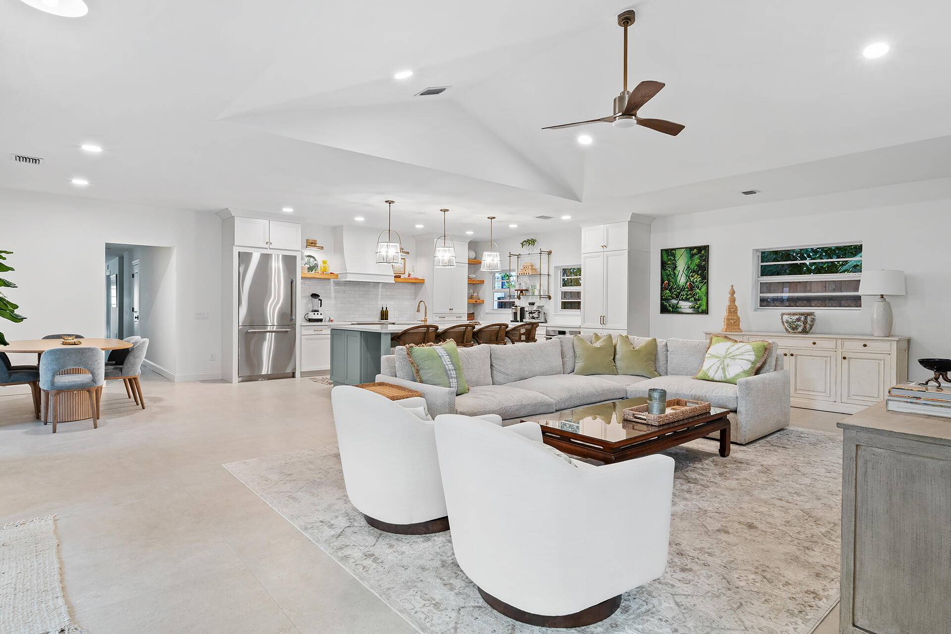West Palm Beach, FL 33401,833 Avon RD