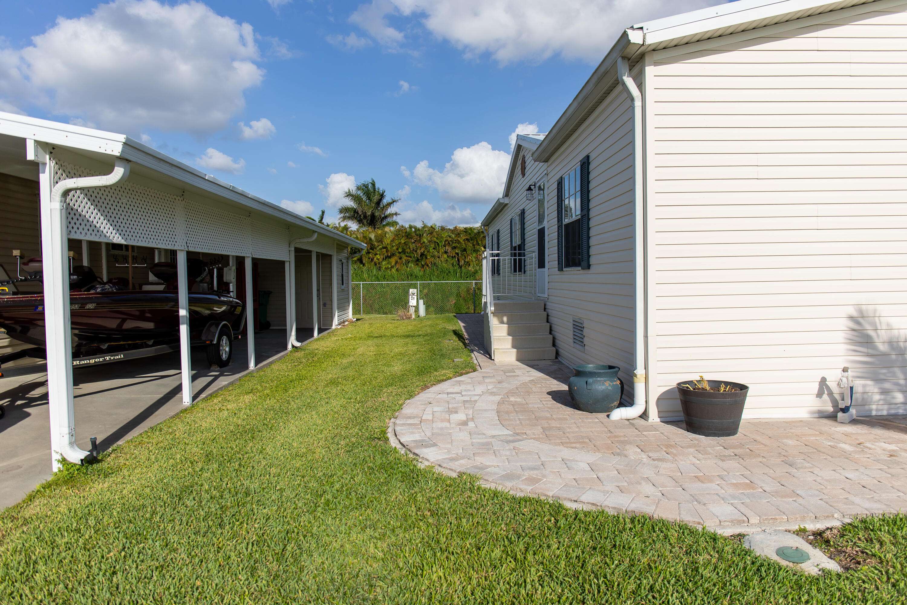 Okeechobee, FL 34974,1637 SW 35 CIR