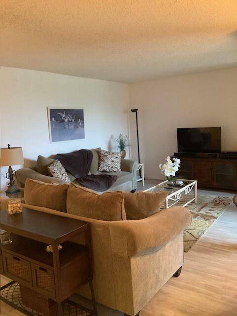 Delray Beach, FL 33444,450 Egret CIR 9209