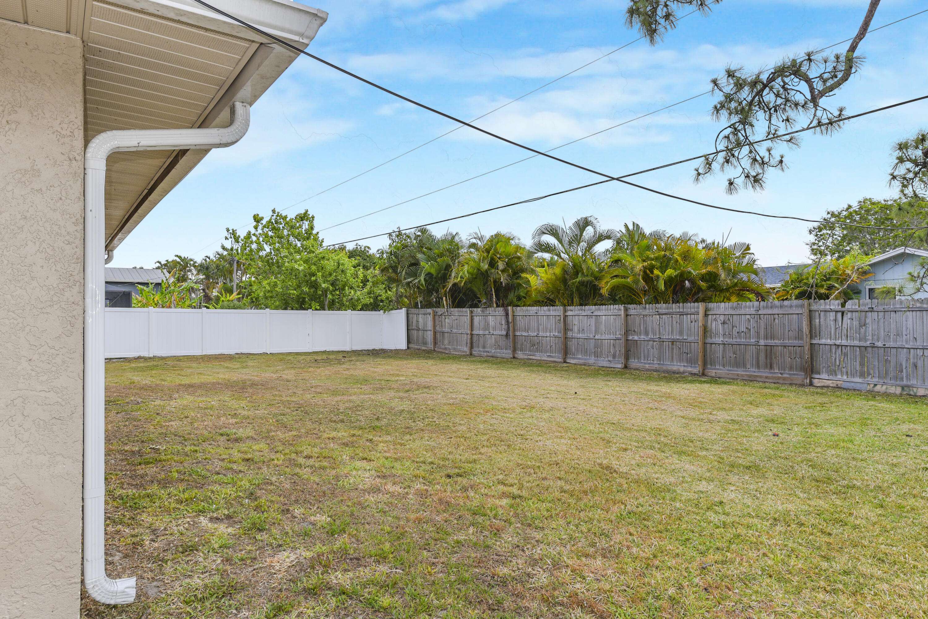 Port Saint Lucie, FL 34983,1168 SE Clifton LN