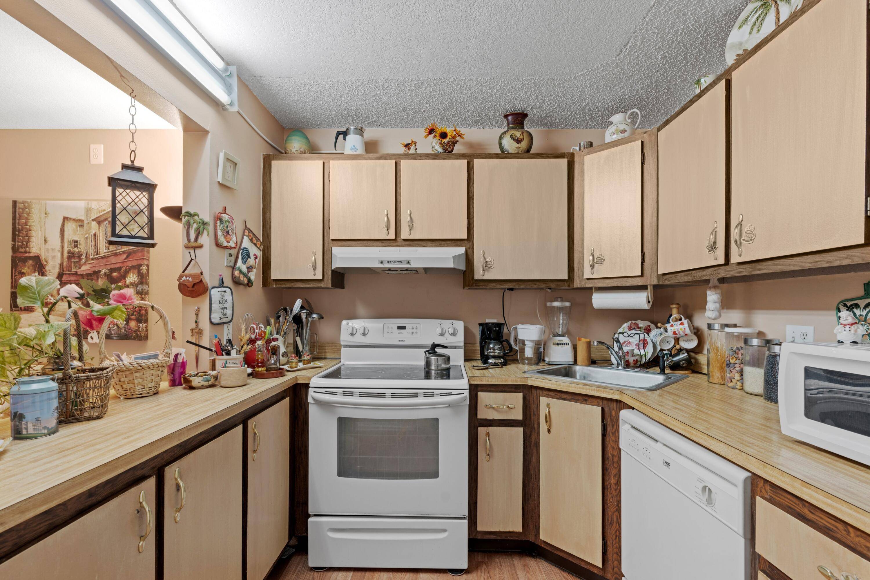 Greenacres, FL 33463,105 Lake Pine Cir D-2