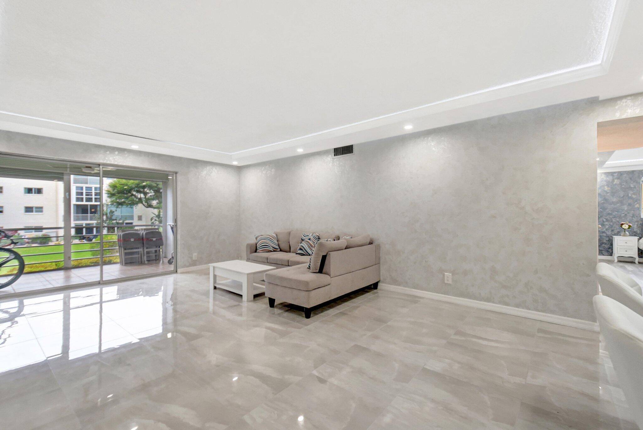 Boynton Beach, FL 33435,2615 NE 3rd Court 220