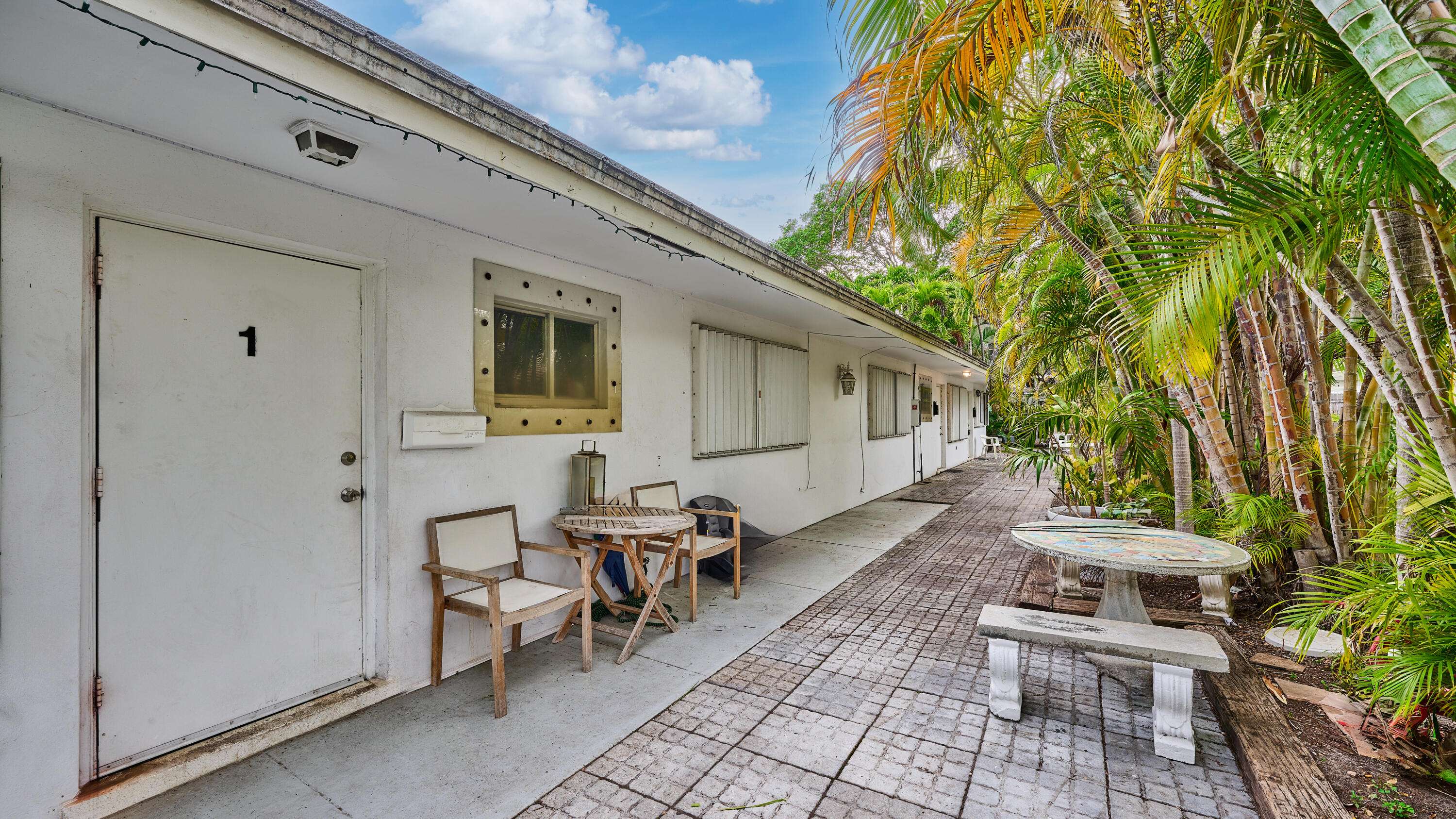 Pompano Beach, FL 33060,317 SE 12th AVE 1-2