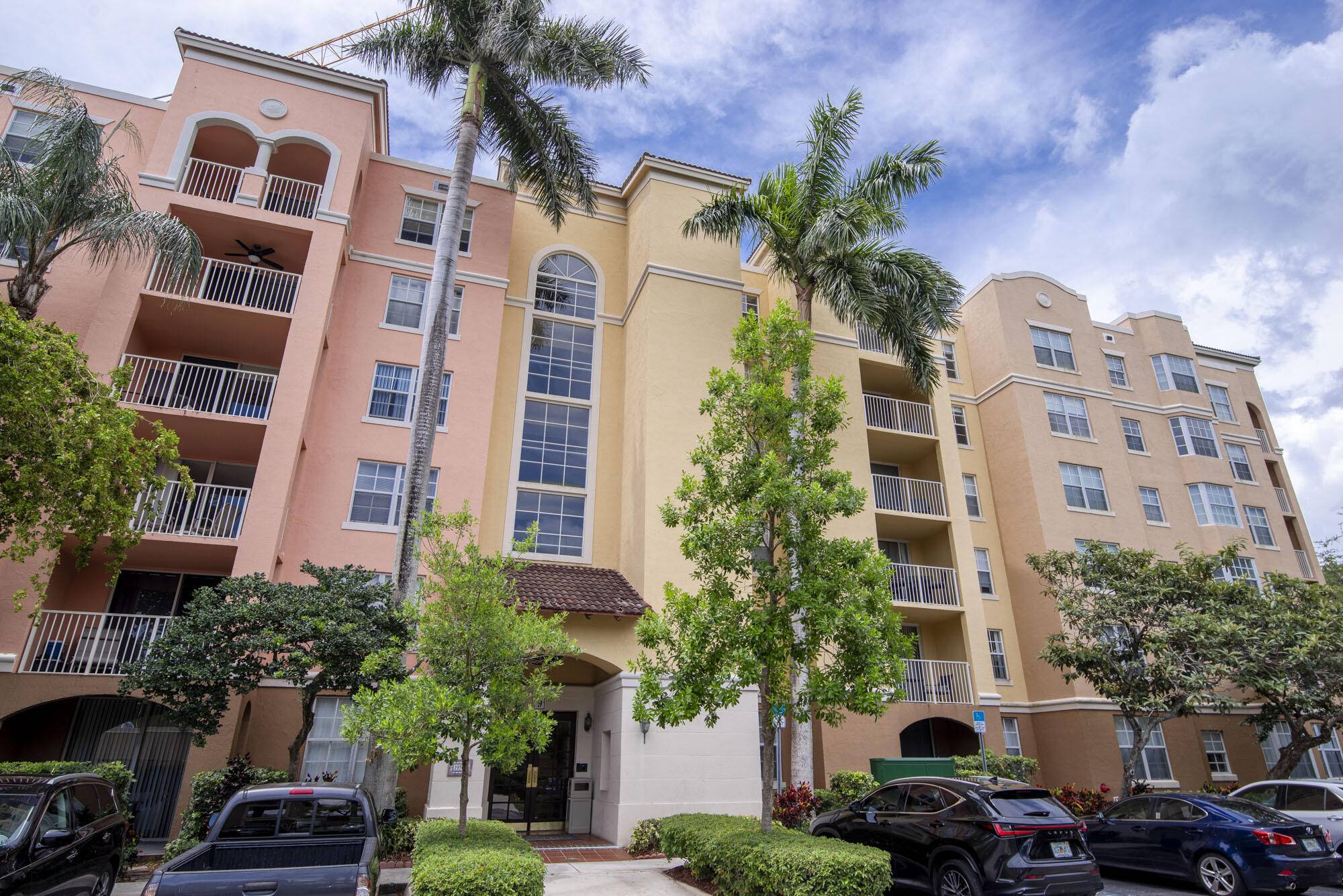 Aventura, FL 33180,19501 E Country Club DR 9205