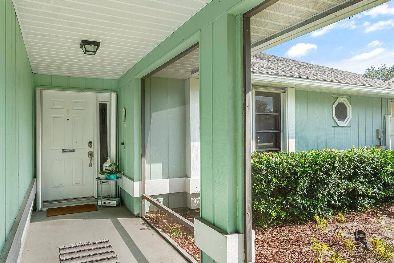 Port Saint Lucie, FL 34983,761 SE Fallon DR