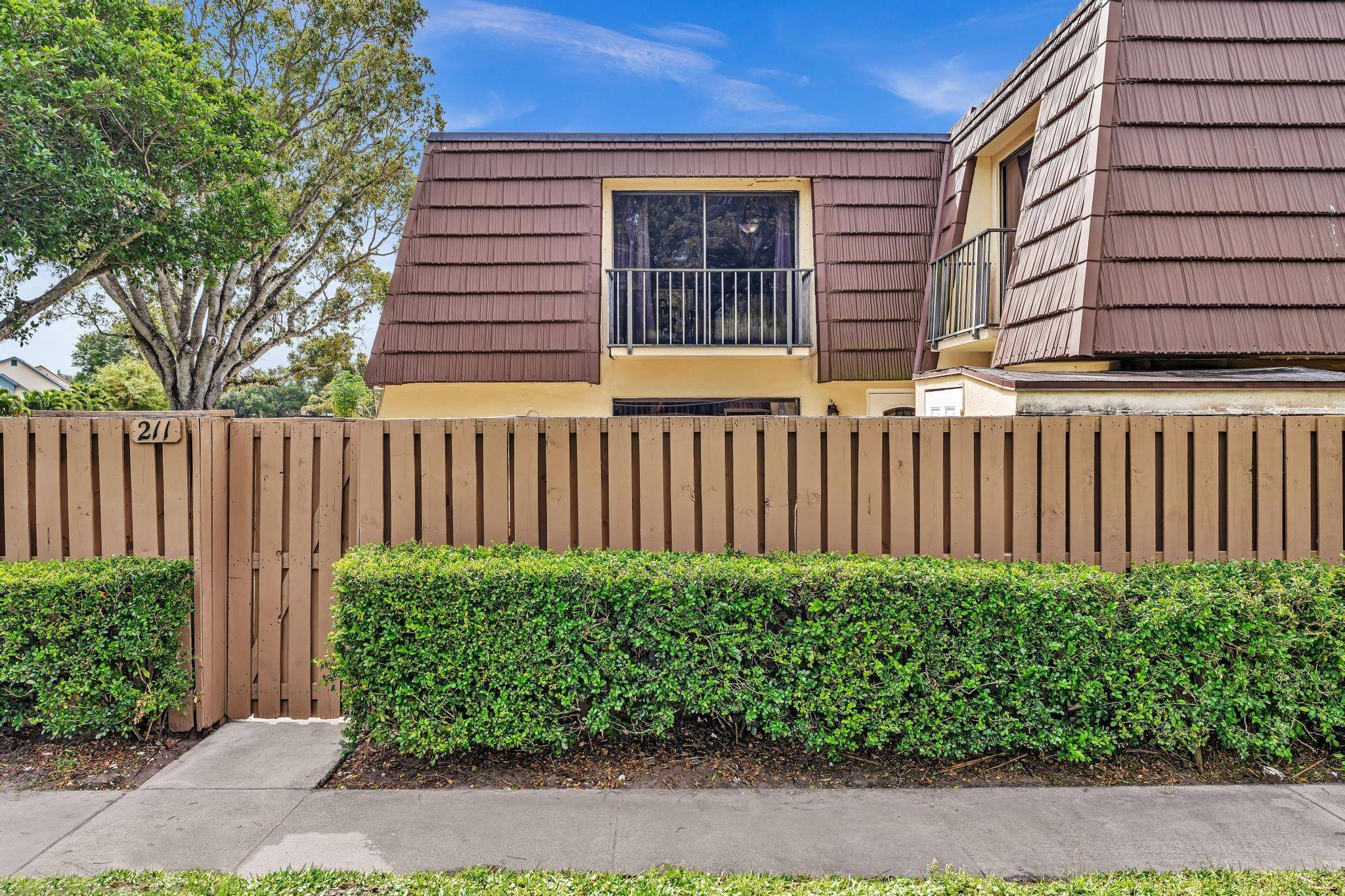 Palm Beach Gardens, FL 33410,211 2nd CT