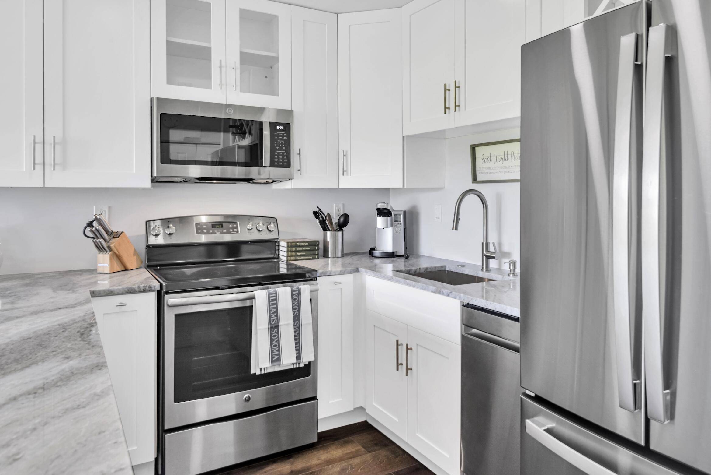 Delray Beach, FL 33445,401 Greensward LN 102-A