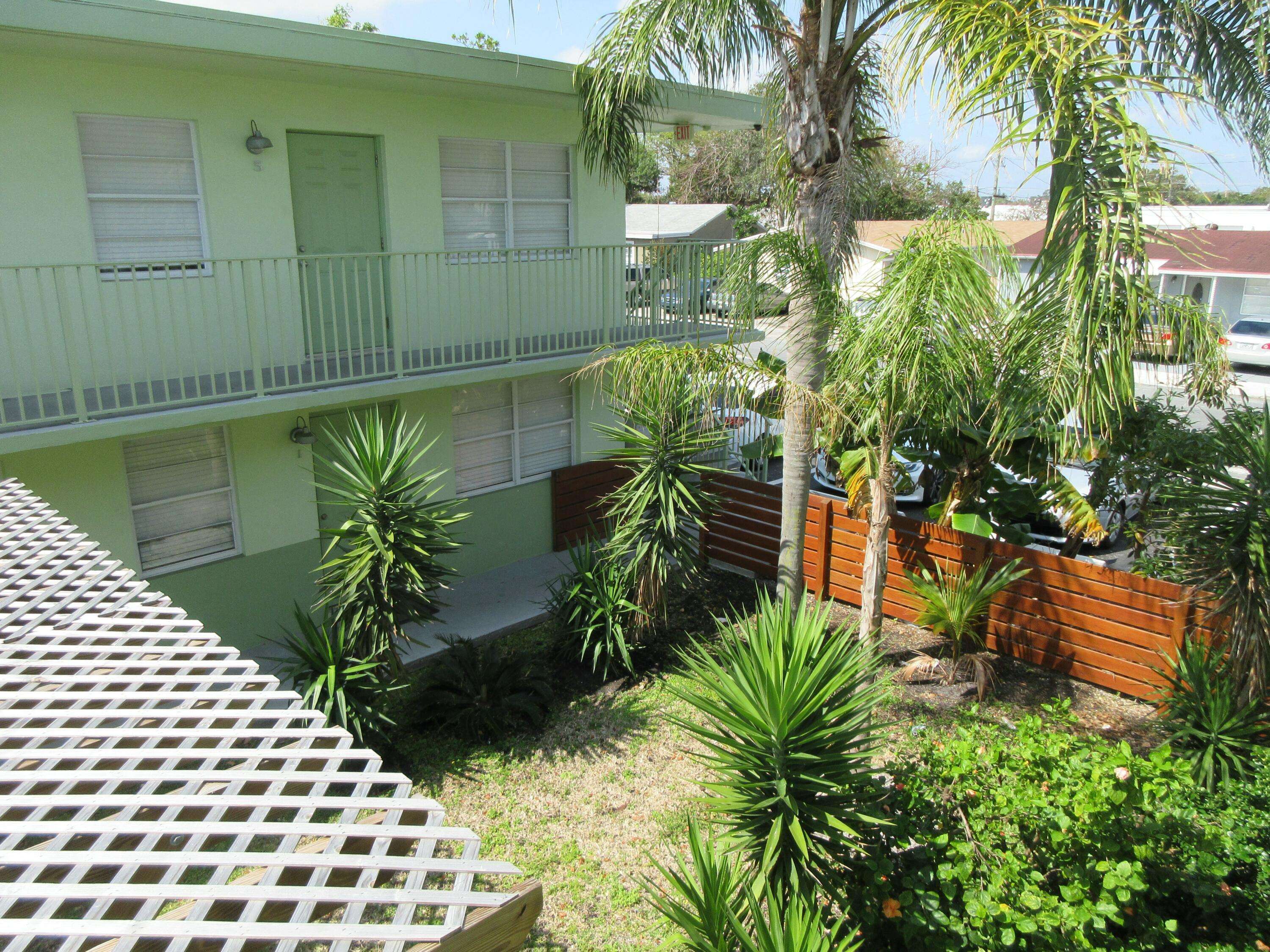 Lake Worth, FL 33460,1122 N H ST 9