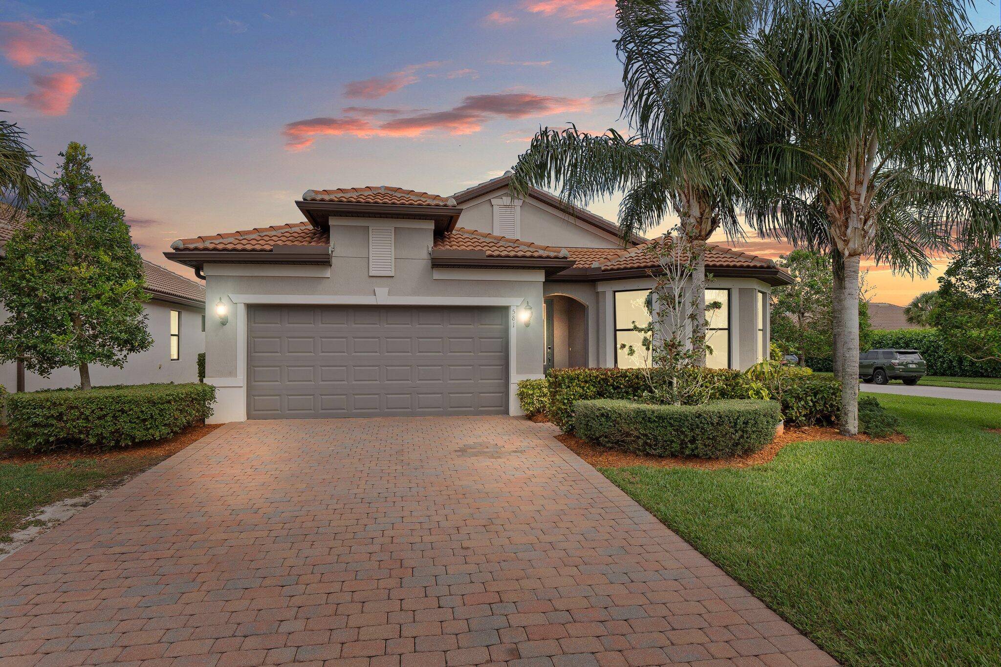 Port Saint Lucie, FL 34984,581 SE Monet DR