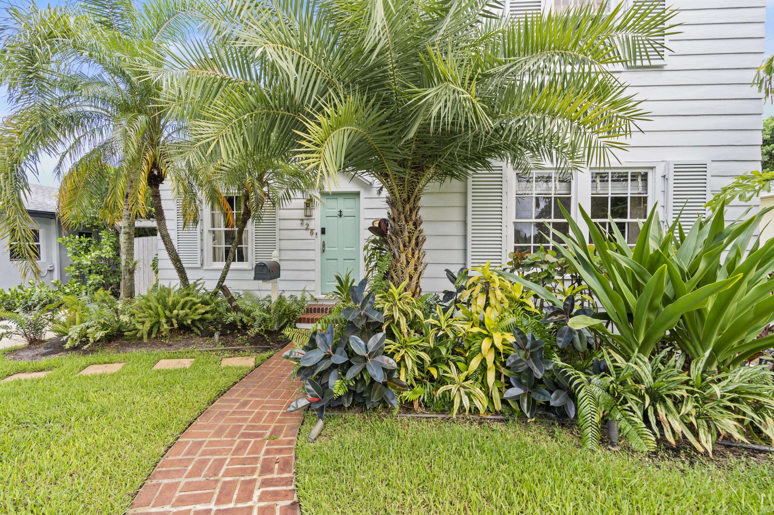 West Palm Beach, FL 33405,228 Walton BLVD