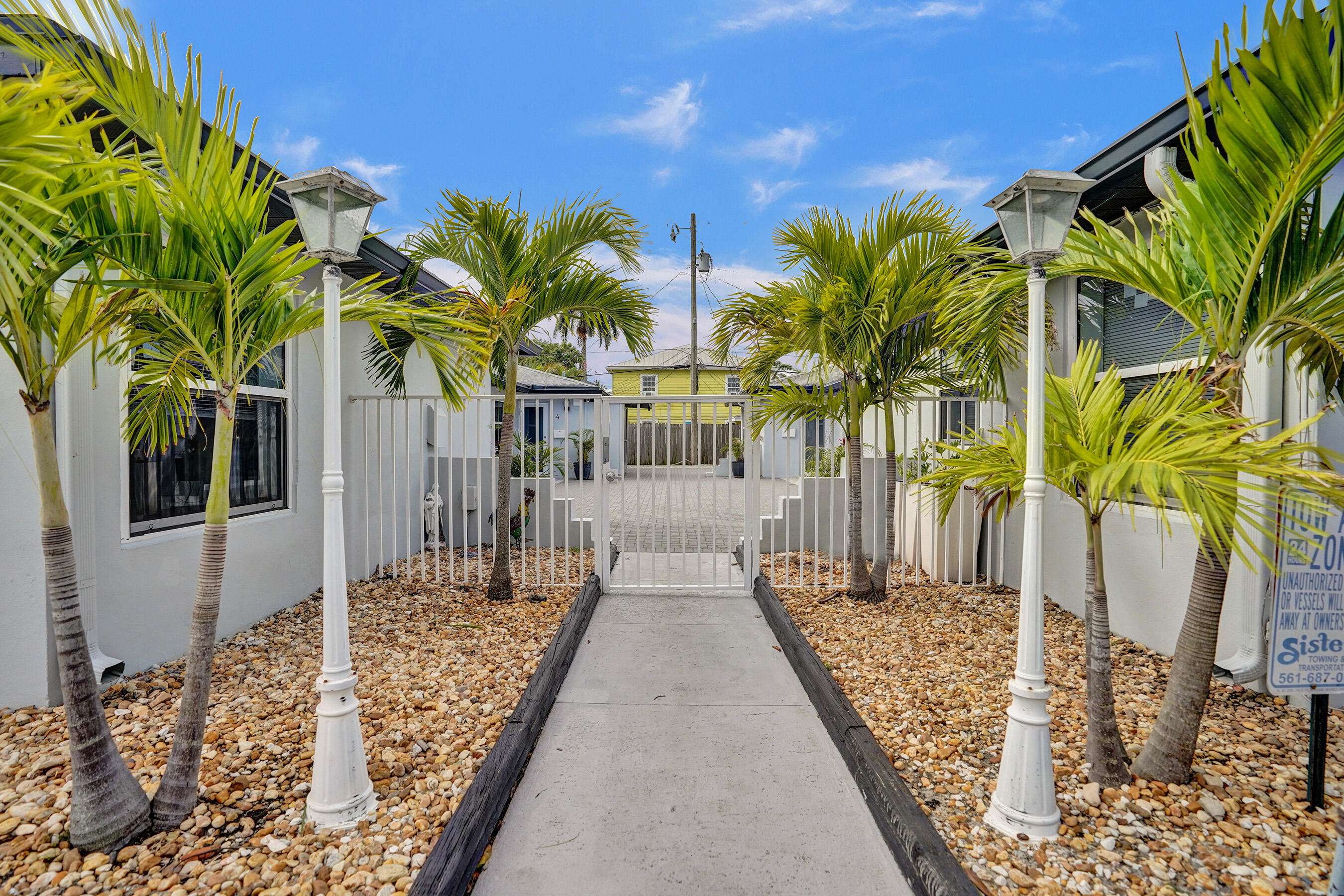 West Palm Beach, FL 33405,220 Walton BLVD 8