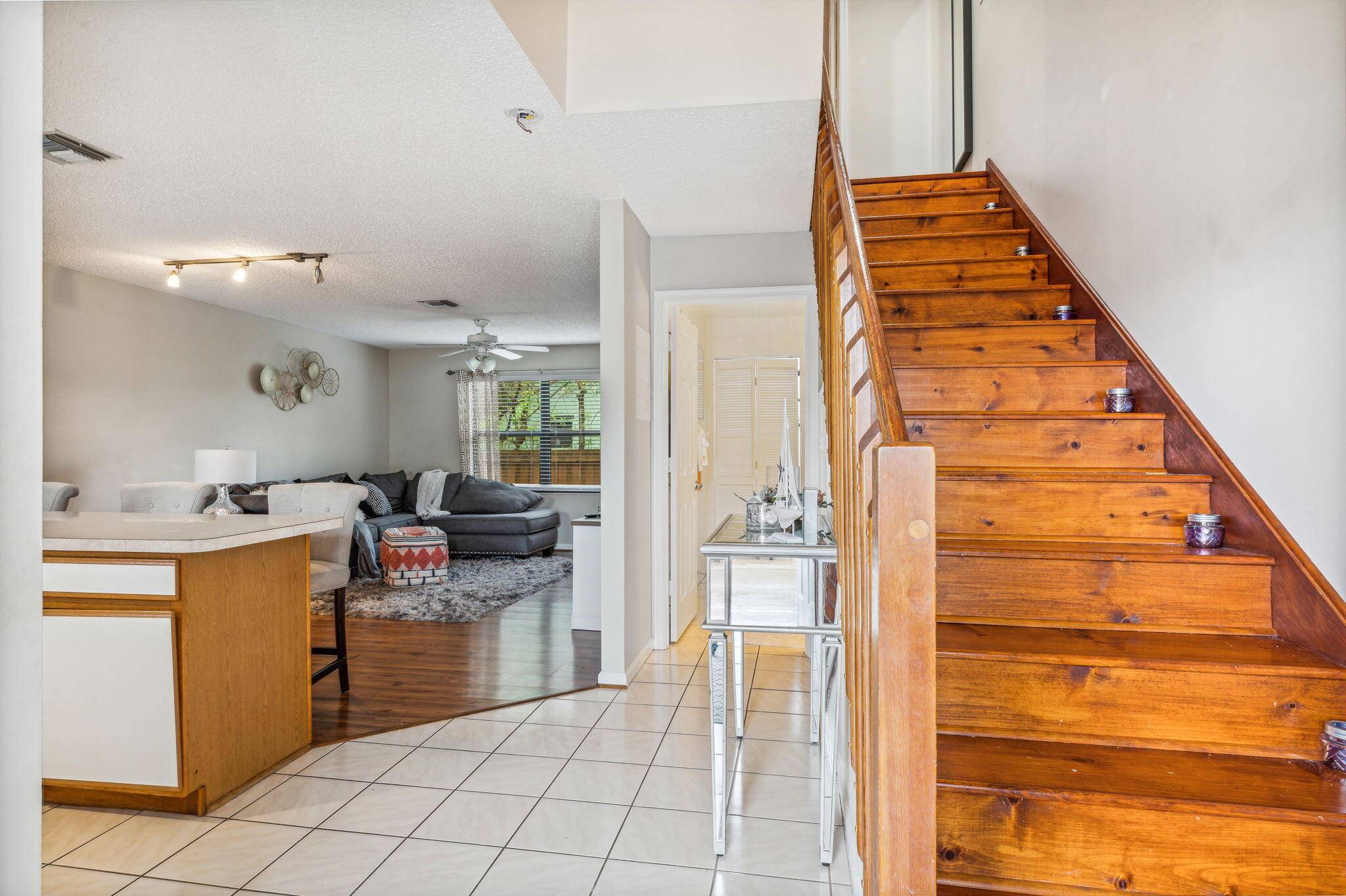 Lantana, FL 33462,324 W Pine 13 ST 13
