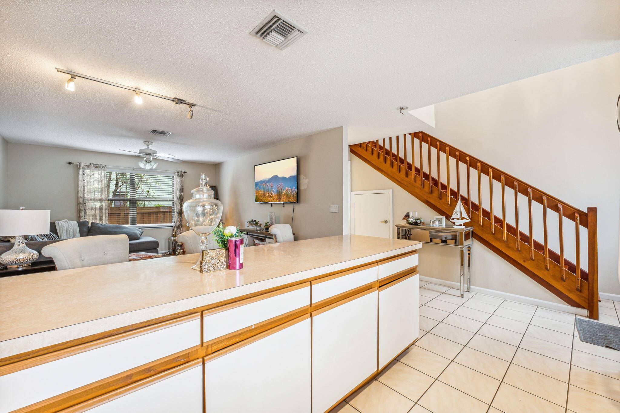 Lantana, FL 33462,324 W Pine 13 ST 13