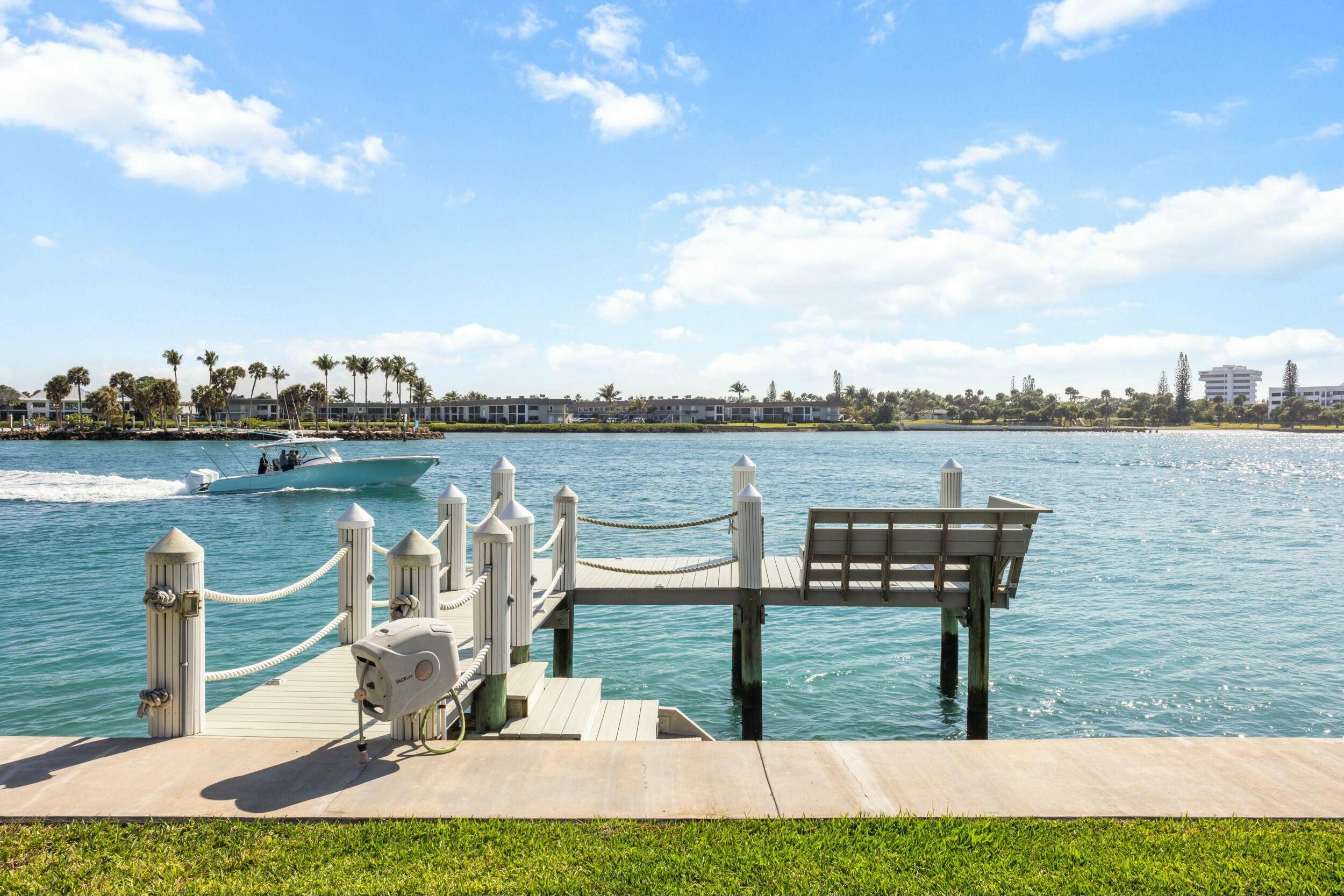 Jupiter Inlet Colony, FL 33469,87 Lighthouse DR