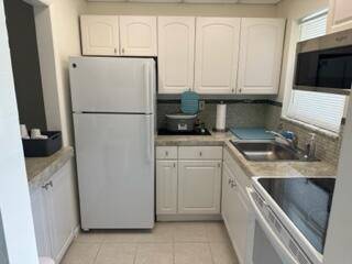 Boynton Beach, FL 33426,1117 Lake TER 105