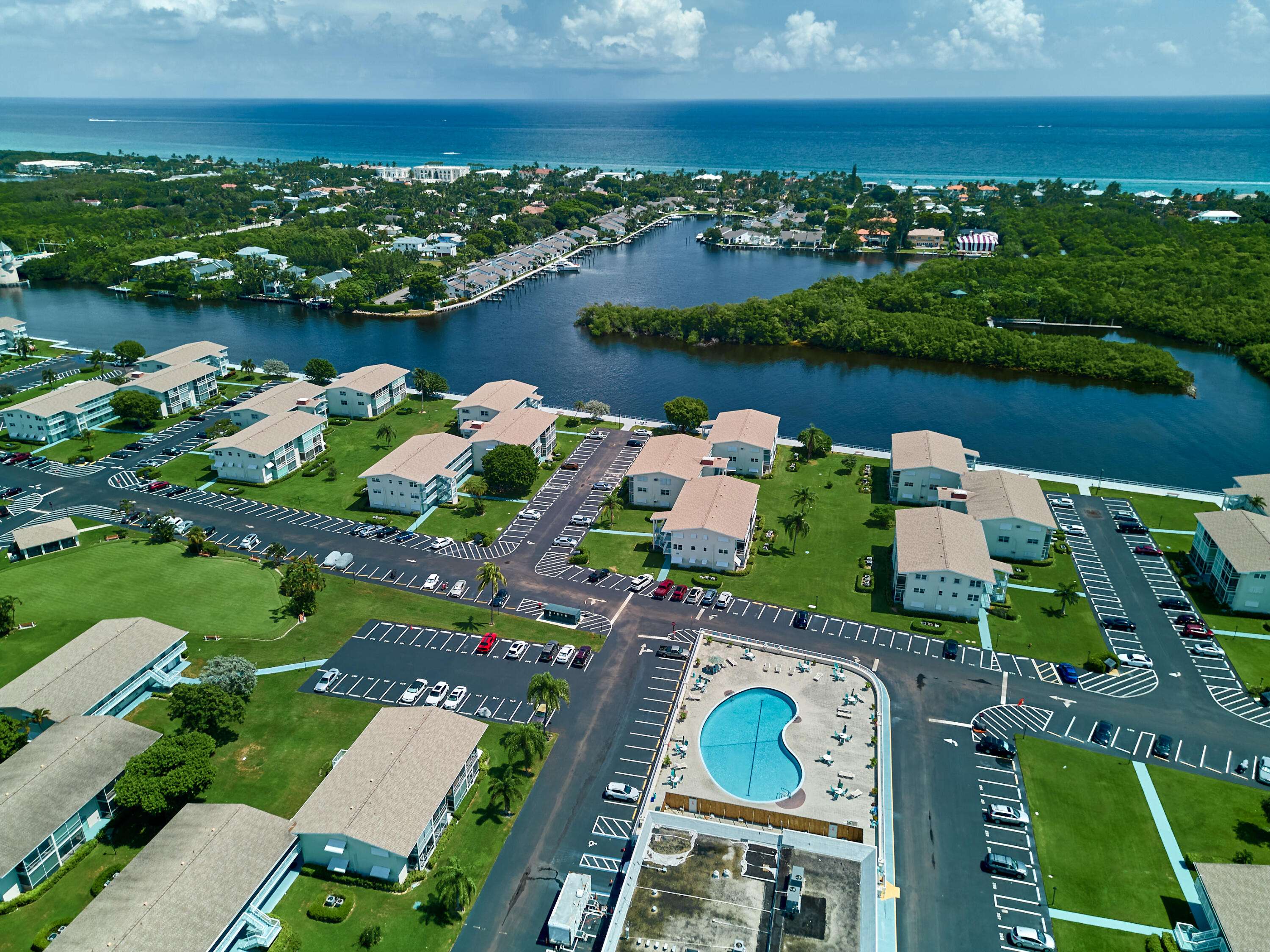 Boynton Beach, FL 33435,880 W Horizons 102