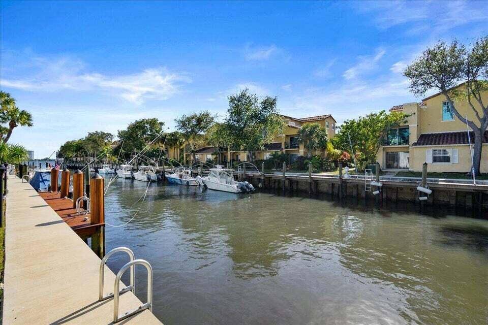 North Palm Beach, FL 33408,128 Lehane TER 204