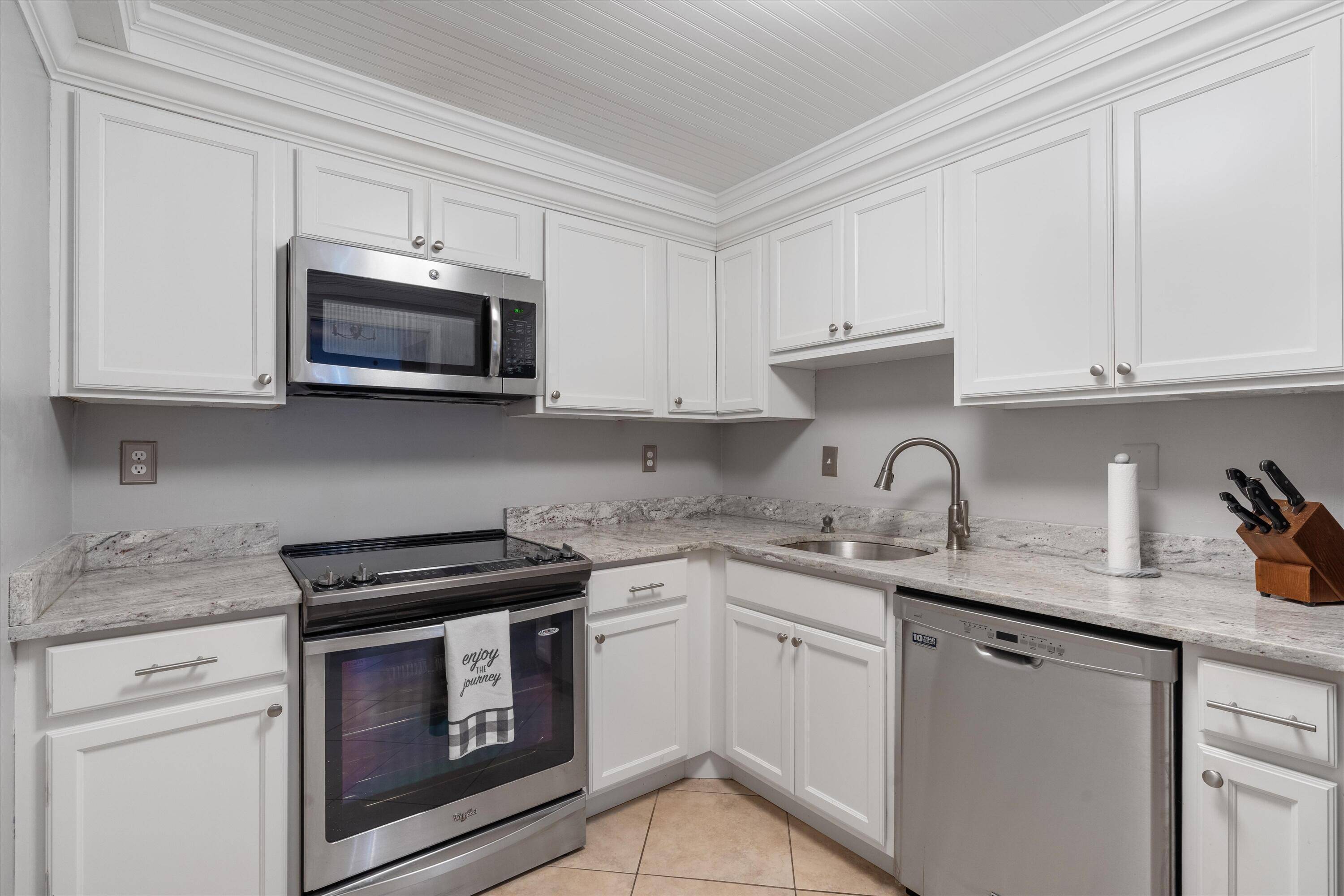 Highland Beach, FL 33487,3301 S Ocean BLVD 808