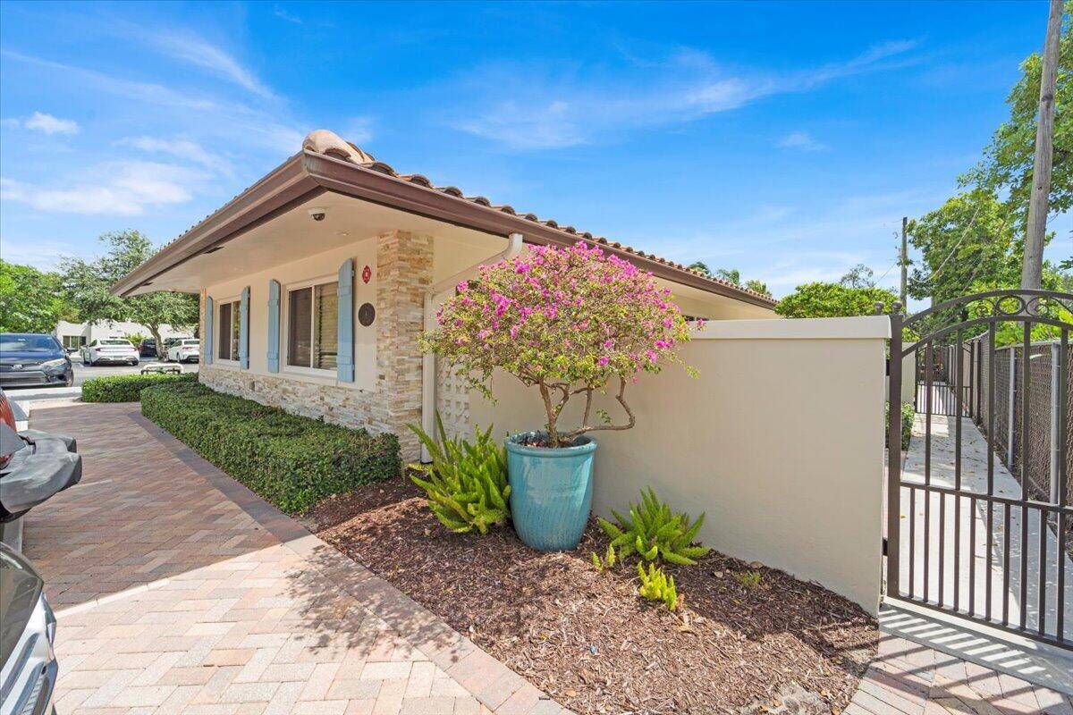Pompano Beach, FL 33060,8 NE 14th AVE 1,2,3