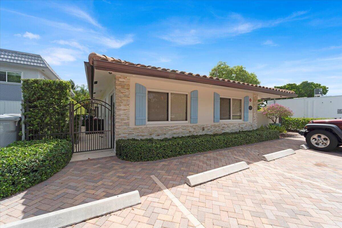 Pompano Beach, FL 33060,8 NE 14th AVE 1,2,3
