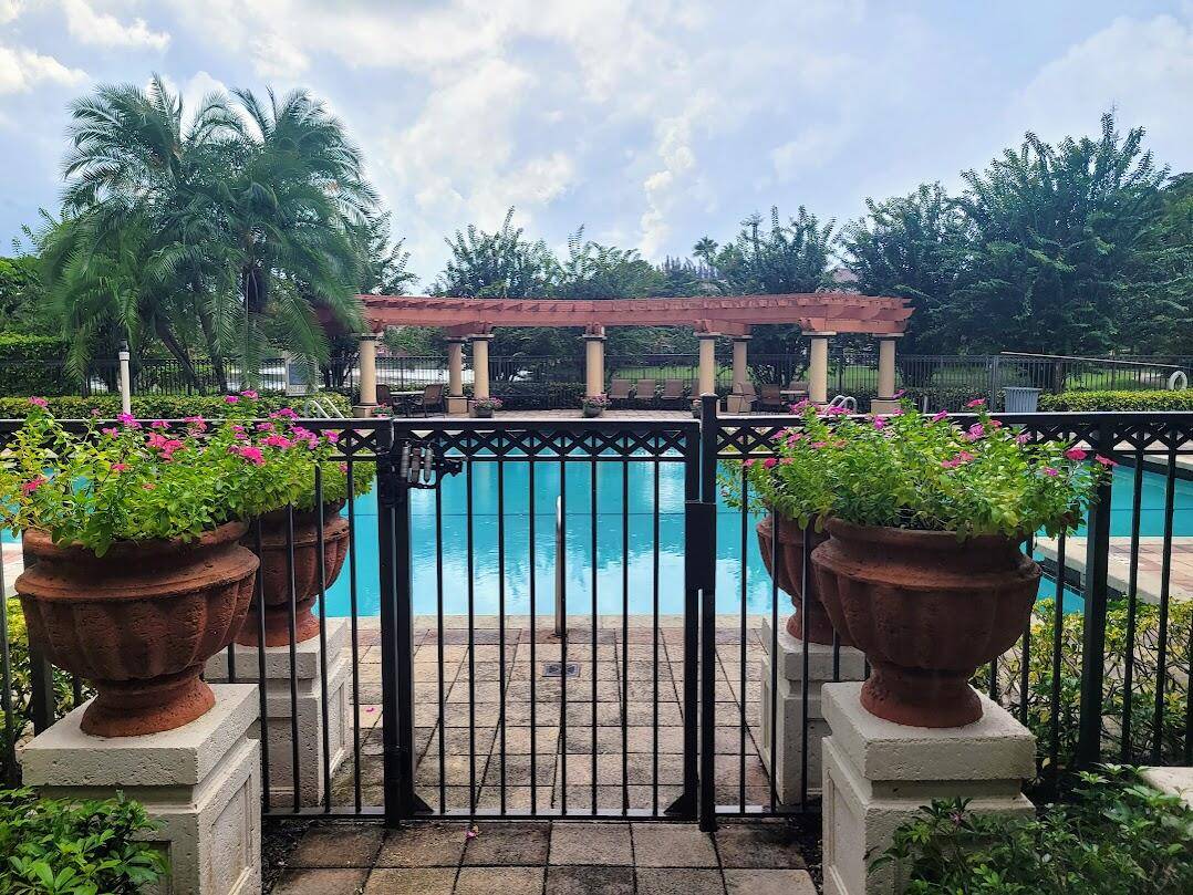 West Palm Beach, FL 33417,4187 N Haverhill RD 515