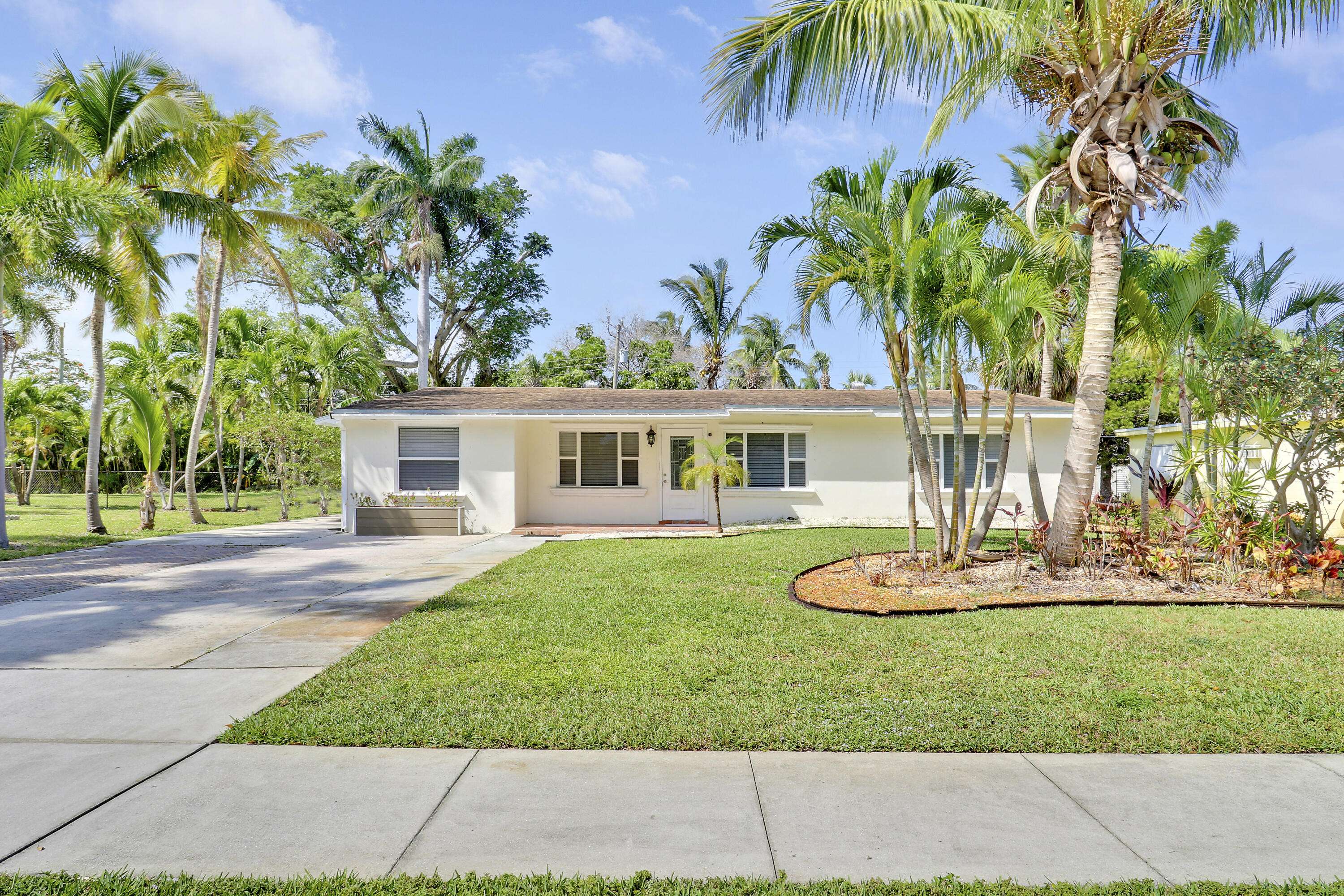 North Palm Beach, FL 33403,2601 Conroy DR