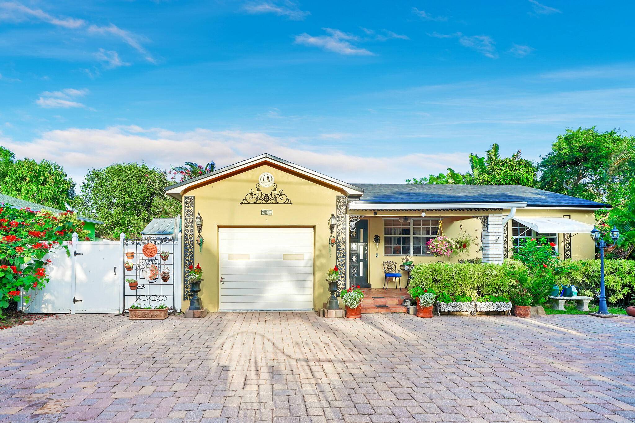 Lake Worth, FL 33461,910 Sylvan LN
