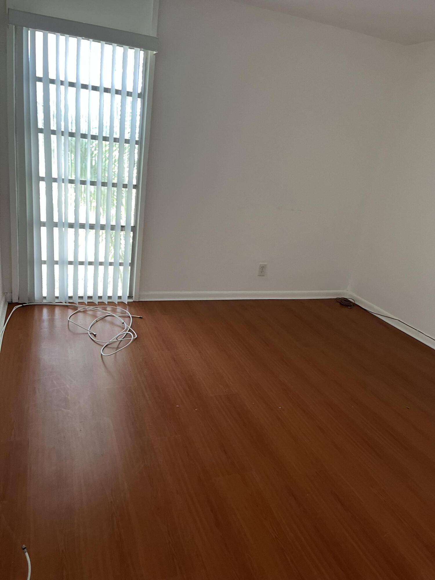 West Palm Beach, FL 33417,4 E E Golfs Edge E