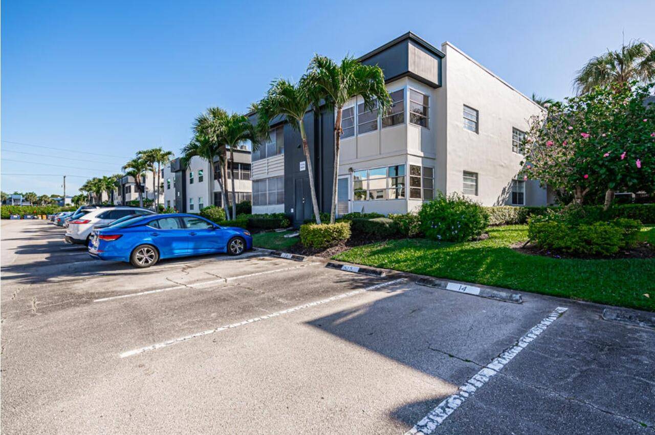 Delray Beach, FL 33484,372 Burgundy H