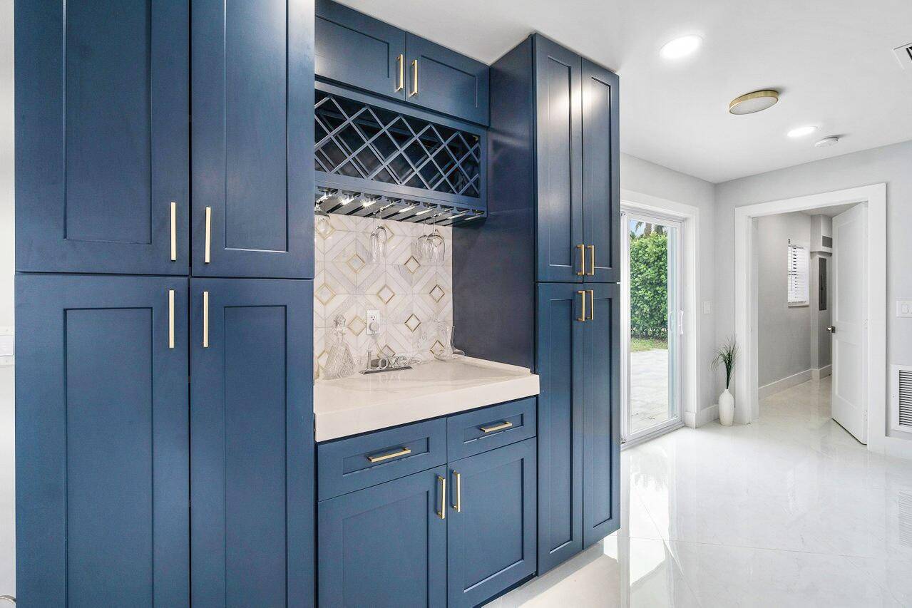 Palm Beach Shores, FL 33404,324 Bamboo RD