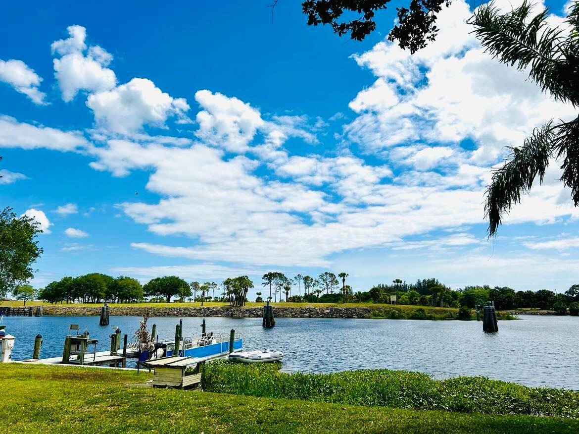 Moore Haven, FL 33471,867 Yacht Club WAY