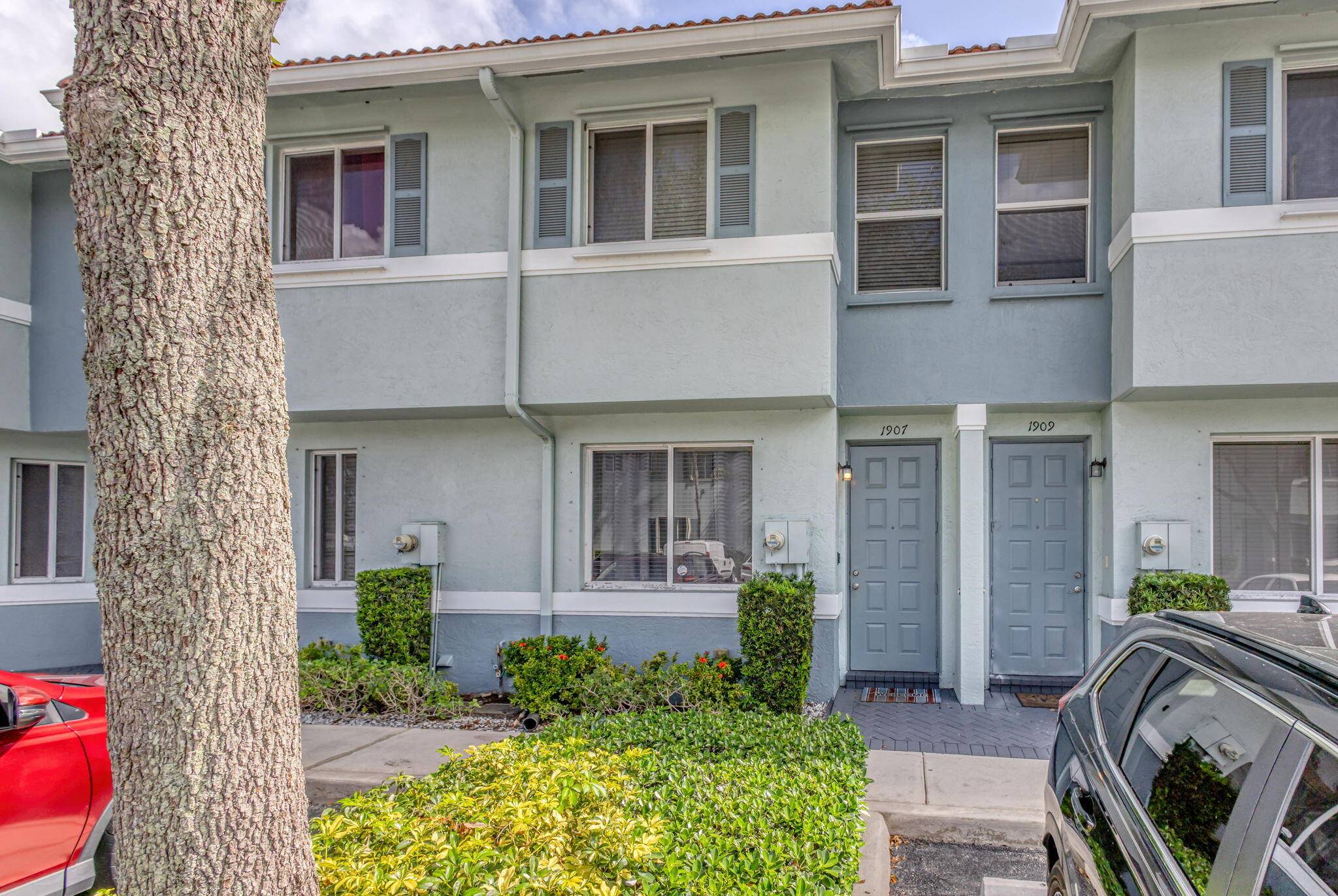 Riviera Beach, FL 33404,1907 Hibiscus LN