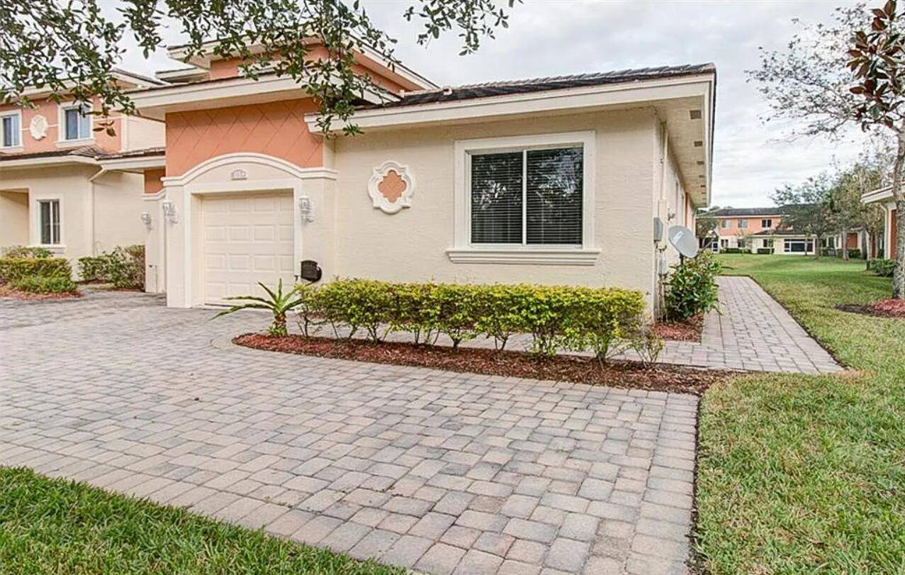 Vero Beach, FL 32962,828 SW Langrove AVE