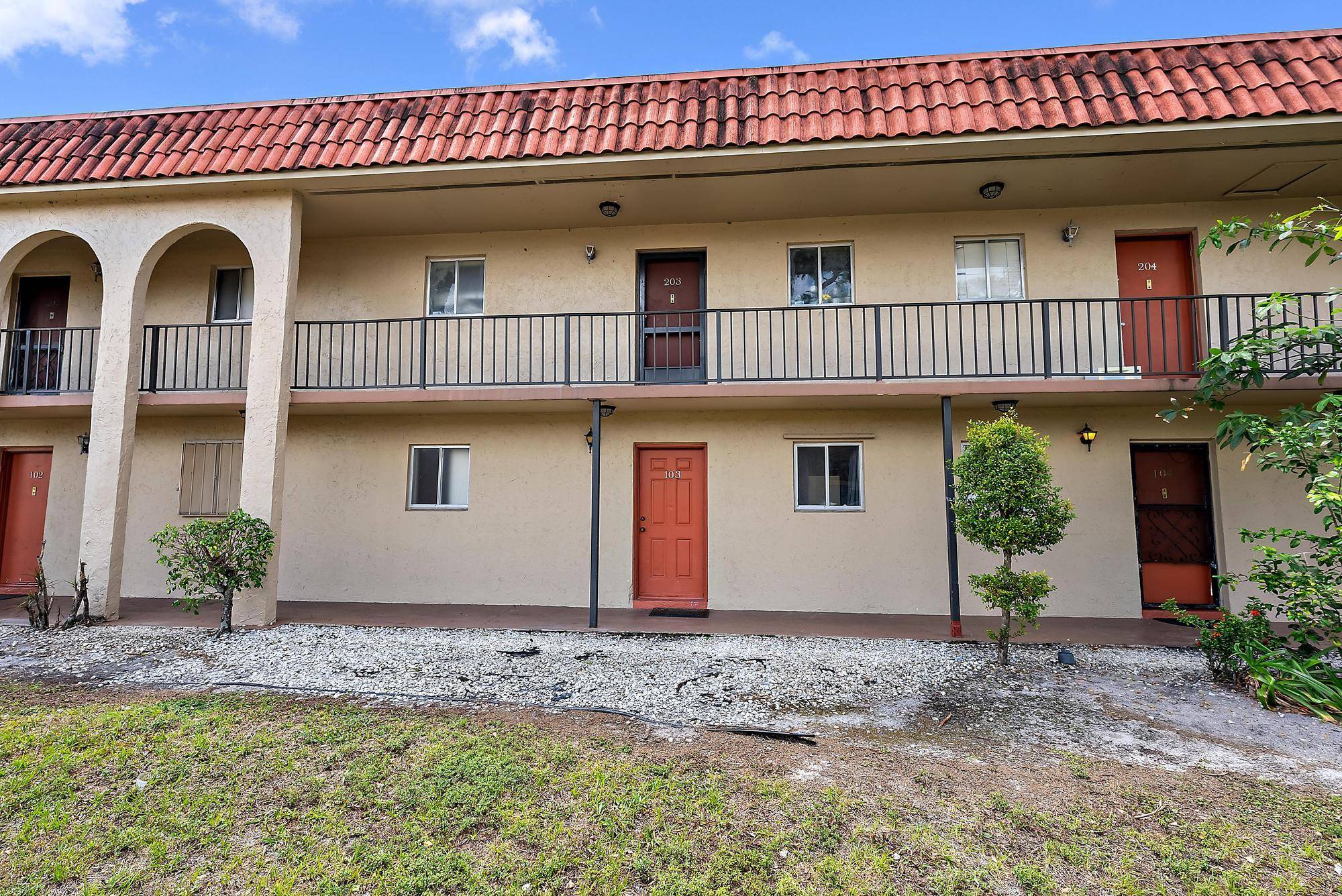 West Palm Beach, FL 33415,6120 NE Forest Hill BLVD 103