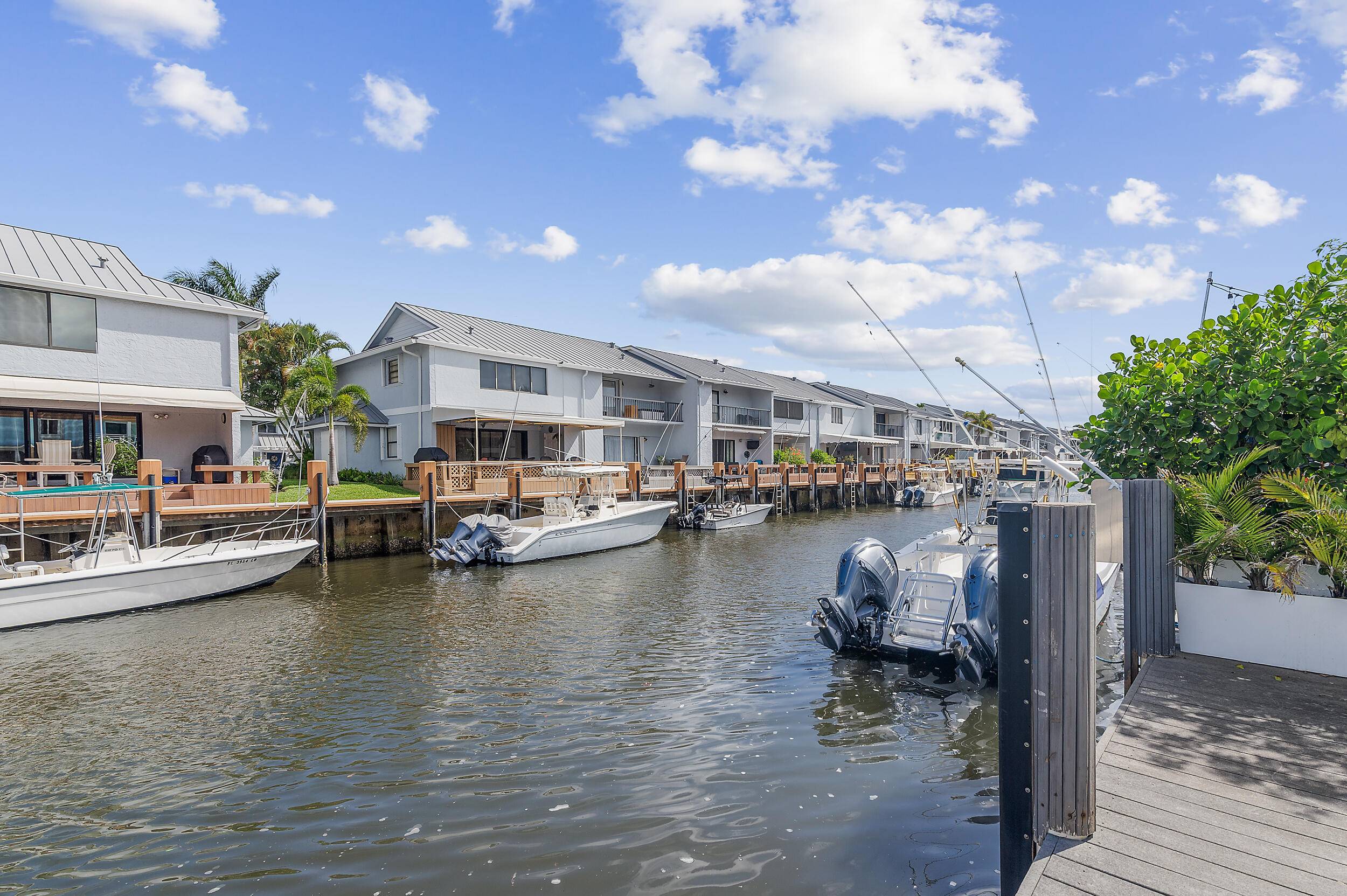 Boynton Beach, FL 33435,718 Rider RD