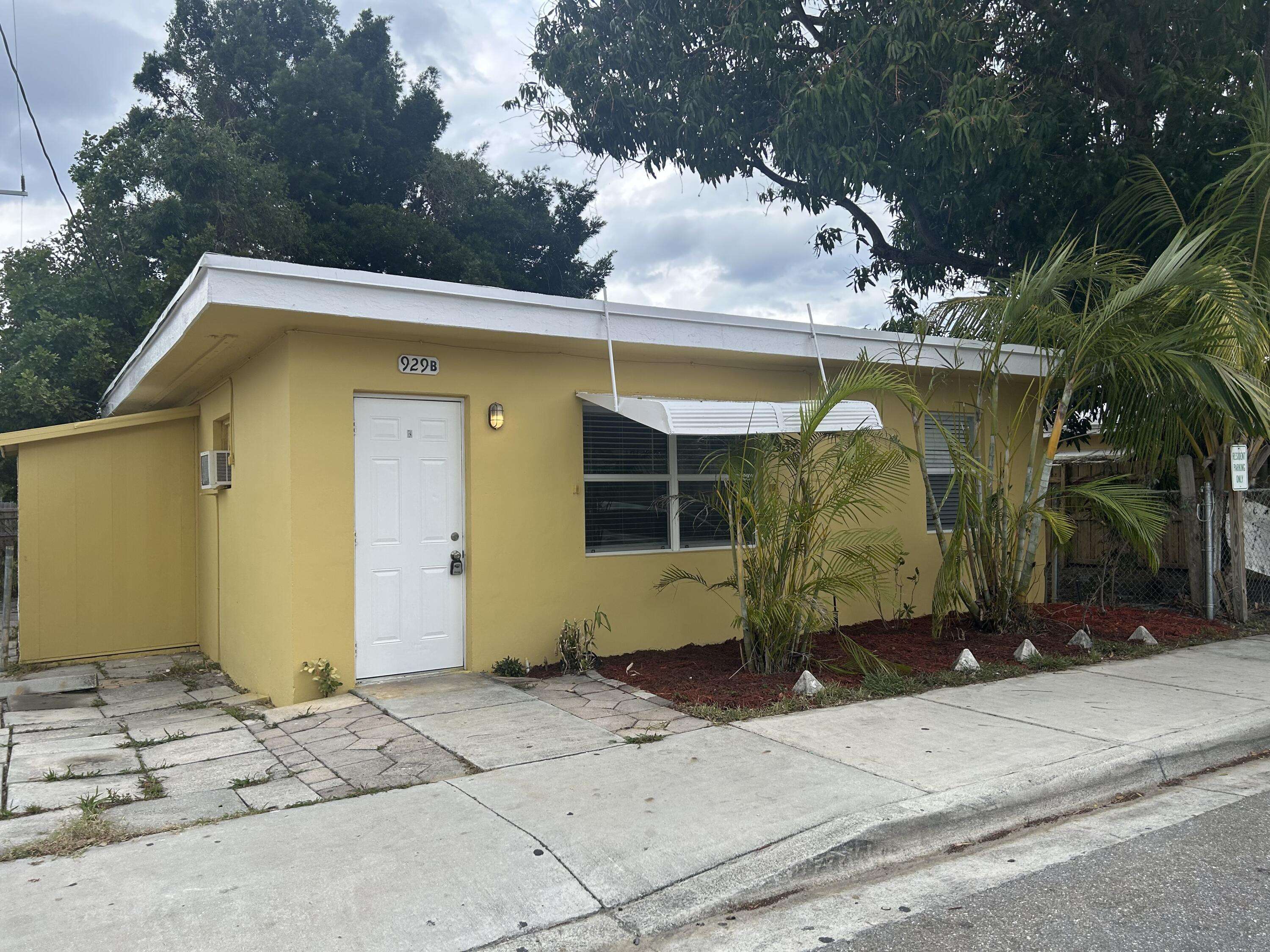 Lake Worth, FL 33460,929 S E ST B