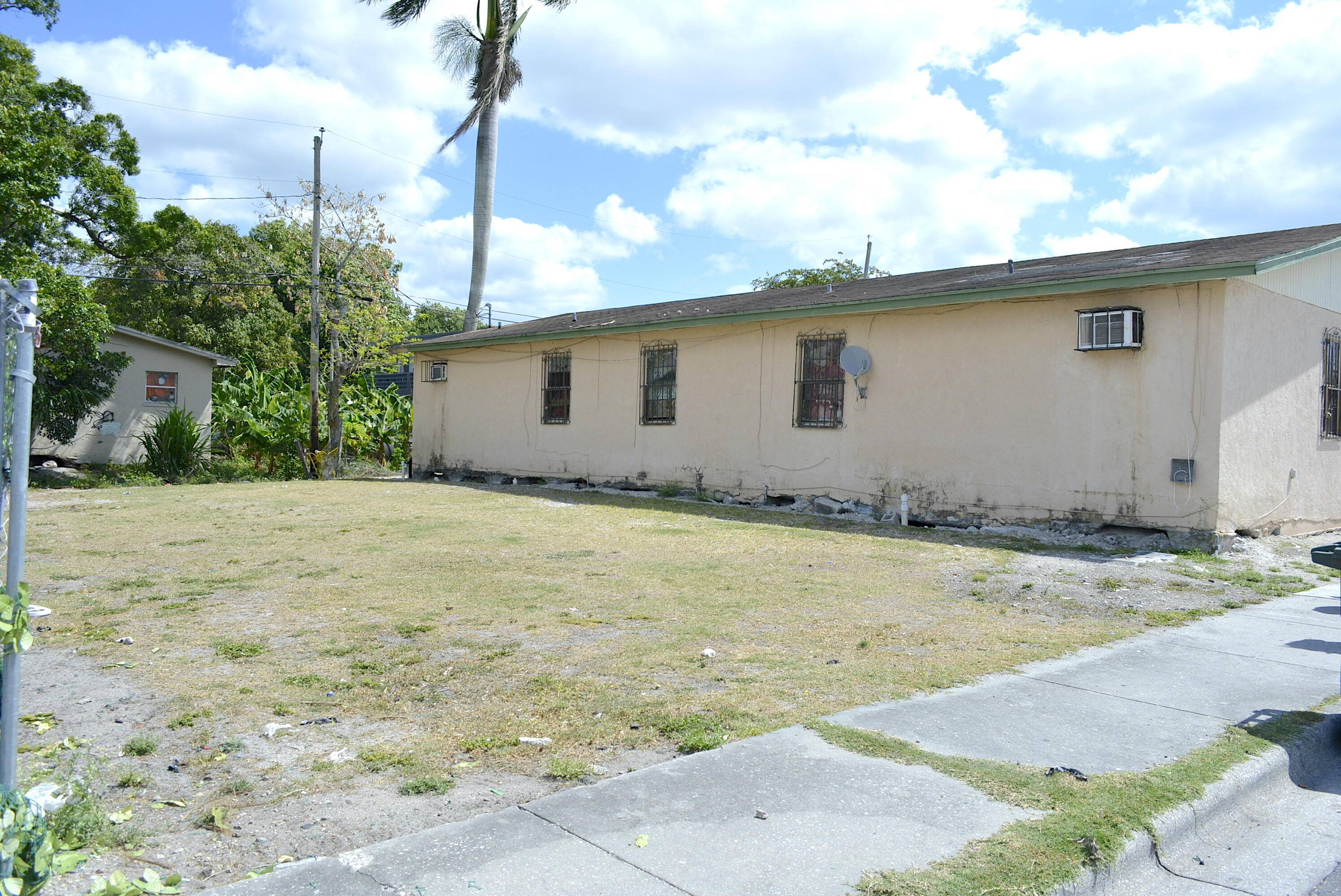 Belle Glade, FL 33430,701 SW D 1 AVE 1