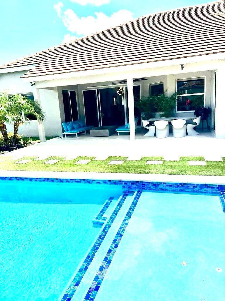 Boca Raton, FL 33428,21510 Halstead DR