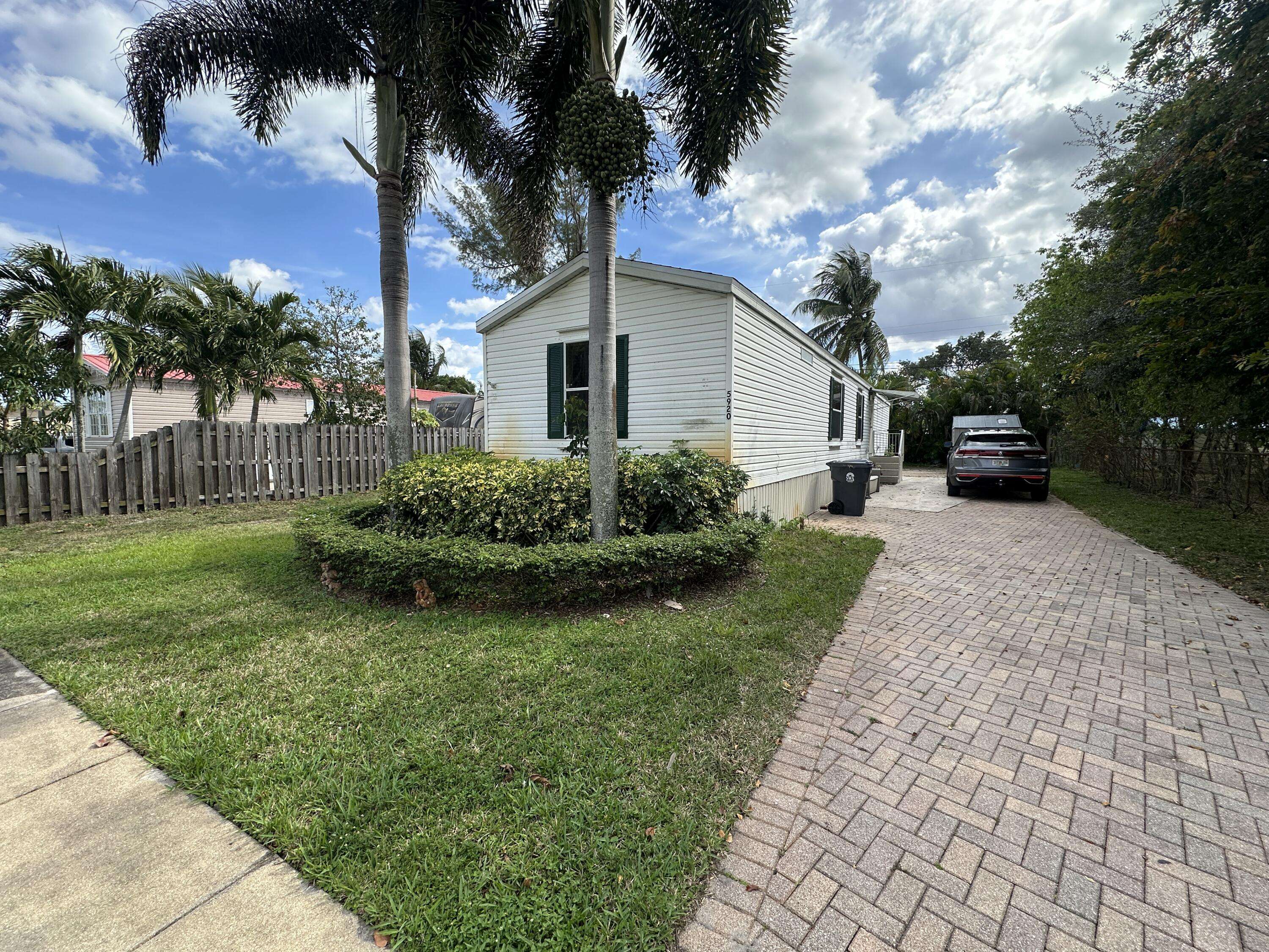 West Palm Beach, FL 33417,5920 Cartier RD