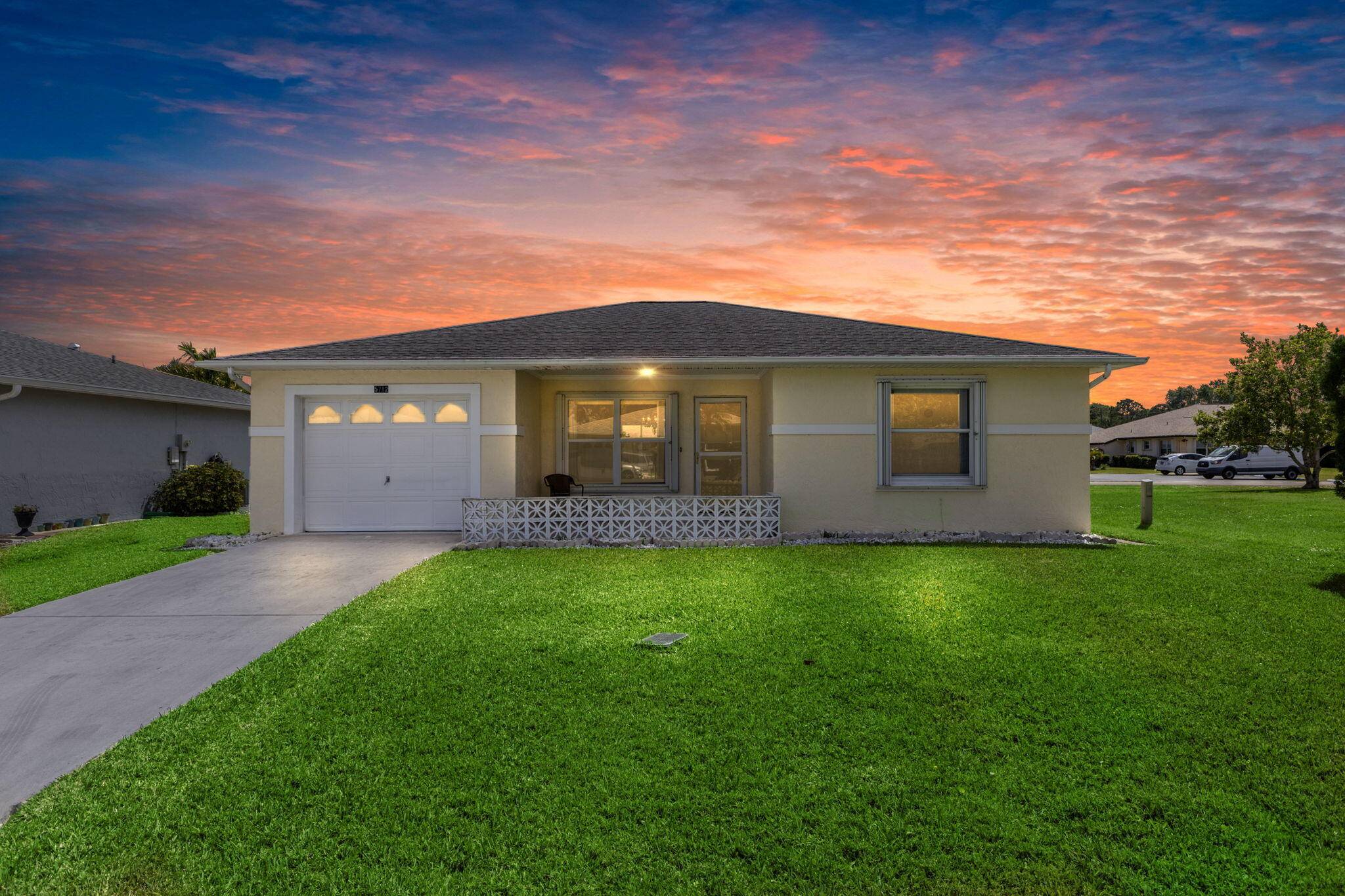Fort Pierce, FL 34982,5712 Thatch PL