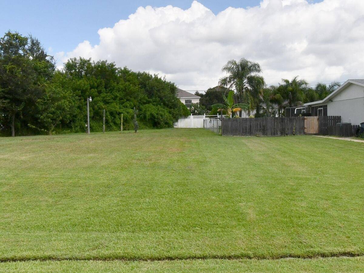 Port Saint Lucie, FL 34983,385 SW Lakehurst DR