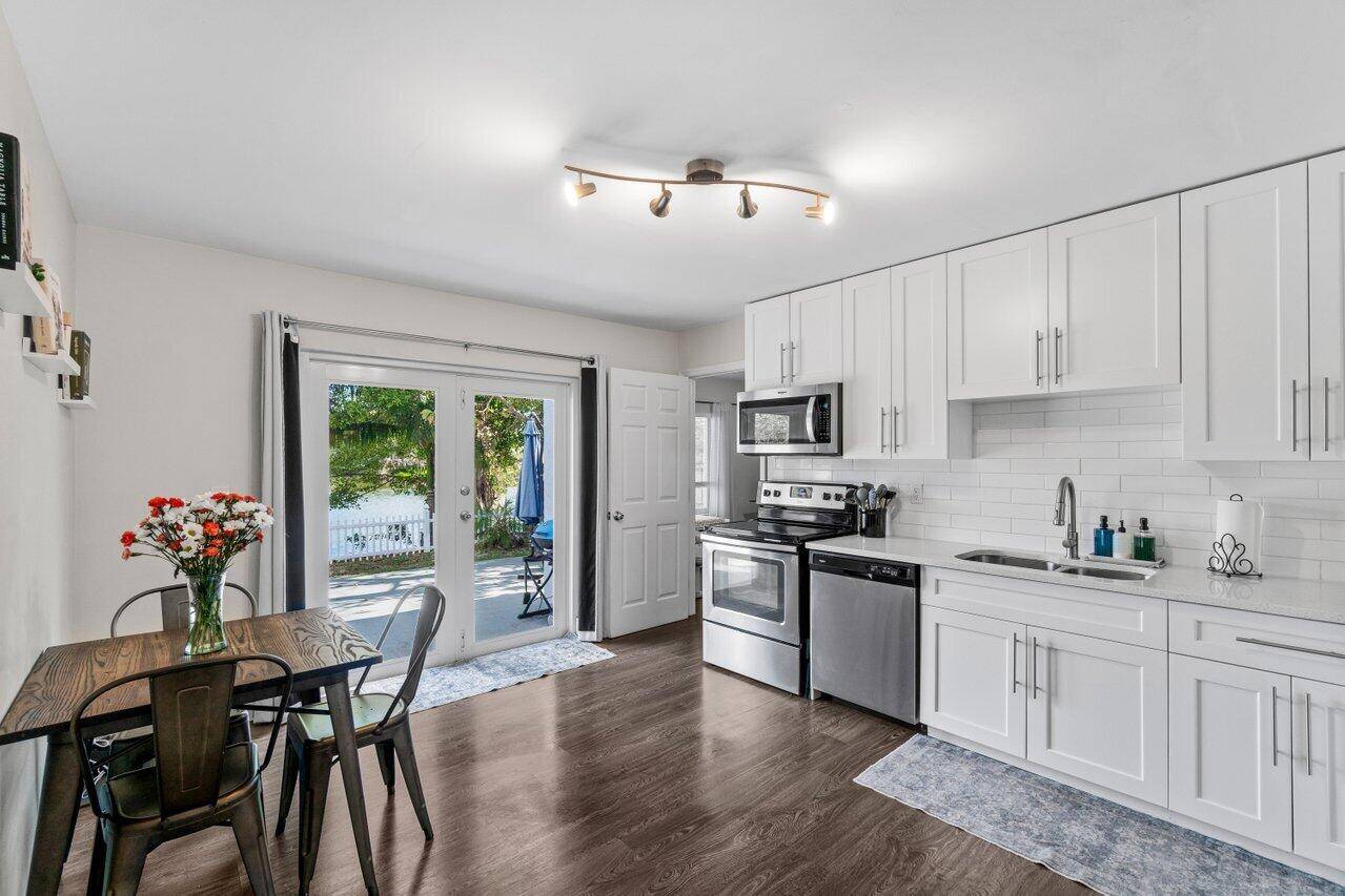 Lake Worth, FL 33463,6041 Triphammer RD