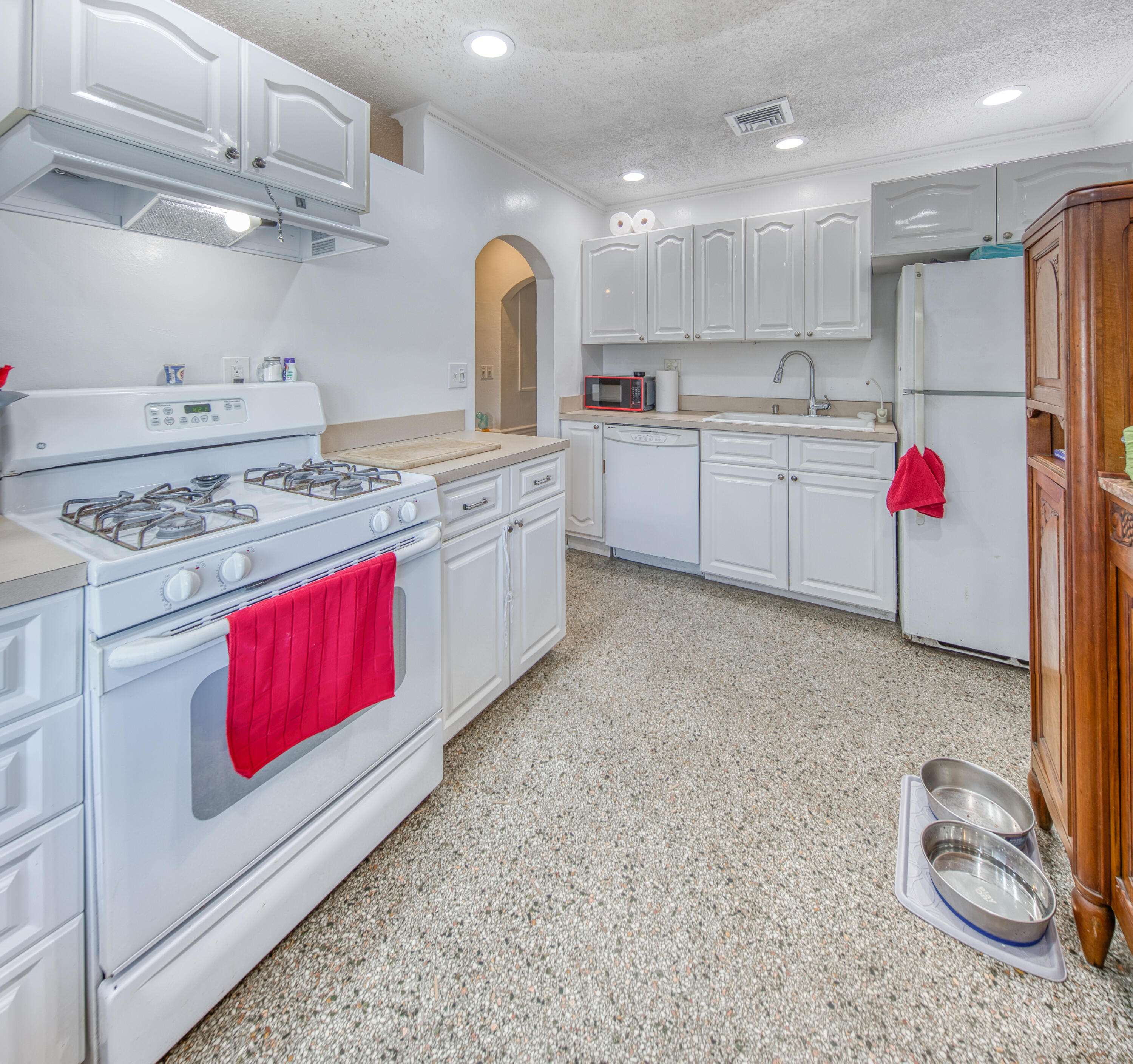 Lake Worth, FL 33460,1425 N J TER
