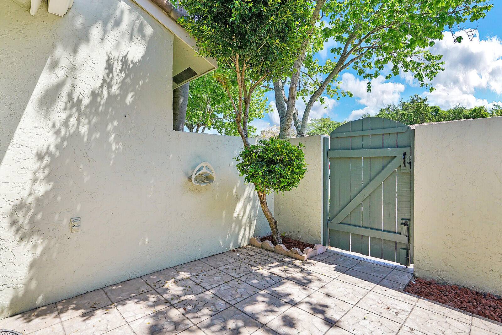 Boca Raton, FL 33431,488 Hardwood PL
