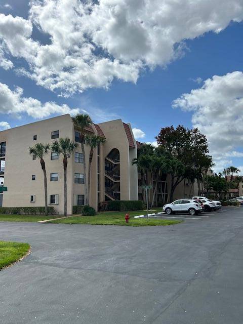 West Palm Beach, FL 33411,140 Lake Nancy LN 213