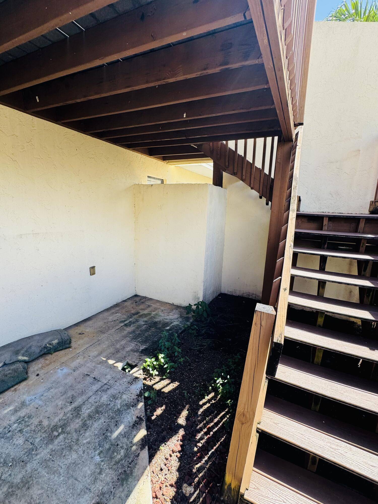 West Palm Beach, FL 33401,643 Executive Center DR Q207